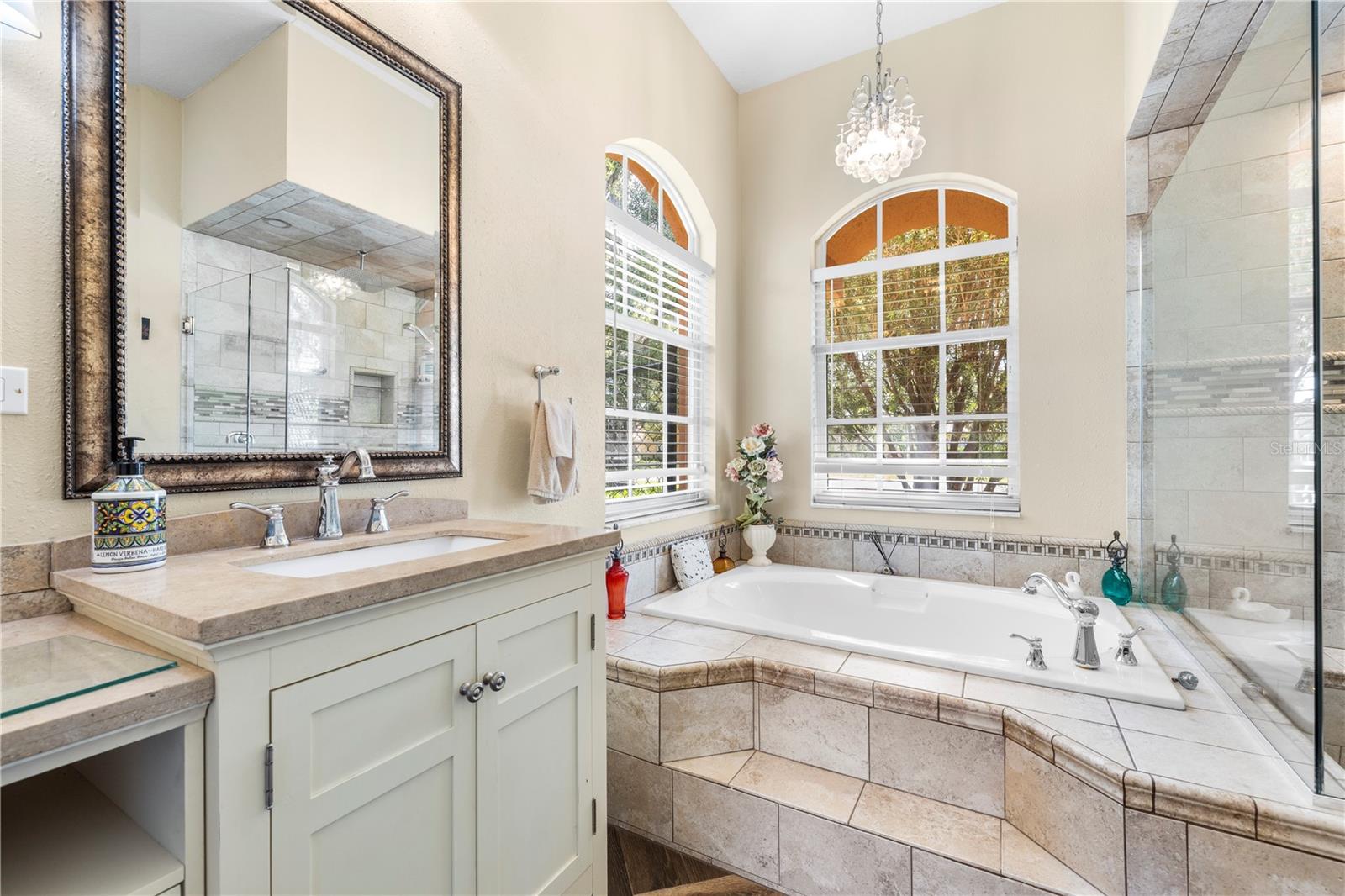 Listing photo id 23 for 3051 Waterfall Drive