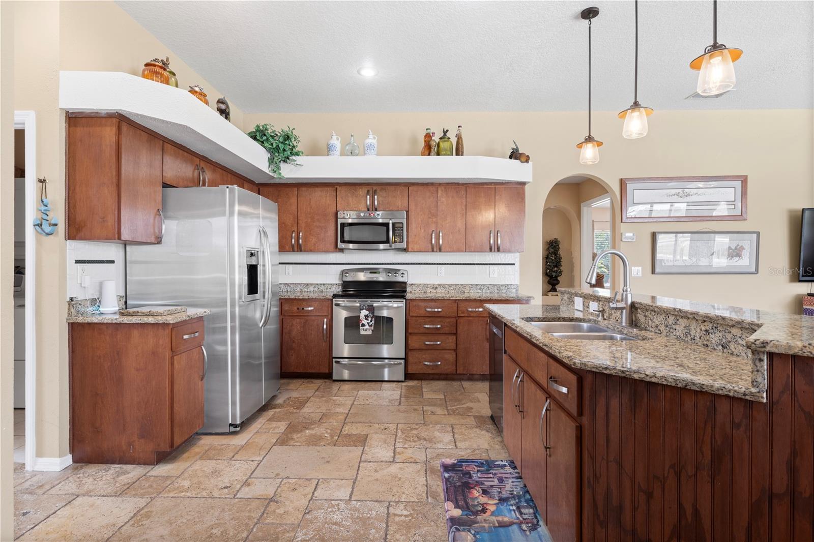 Listing photo id 1 for 3051 Waterfall Drive