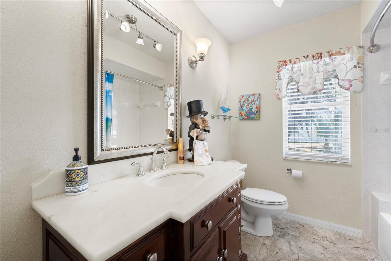 Listing photo id 30 for 3051 Waterfall Drive