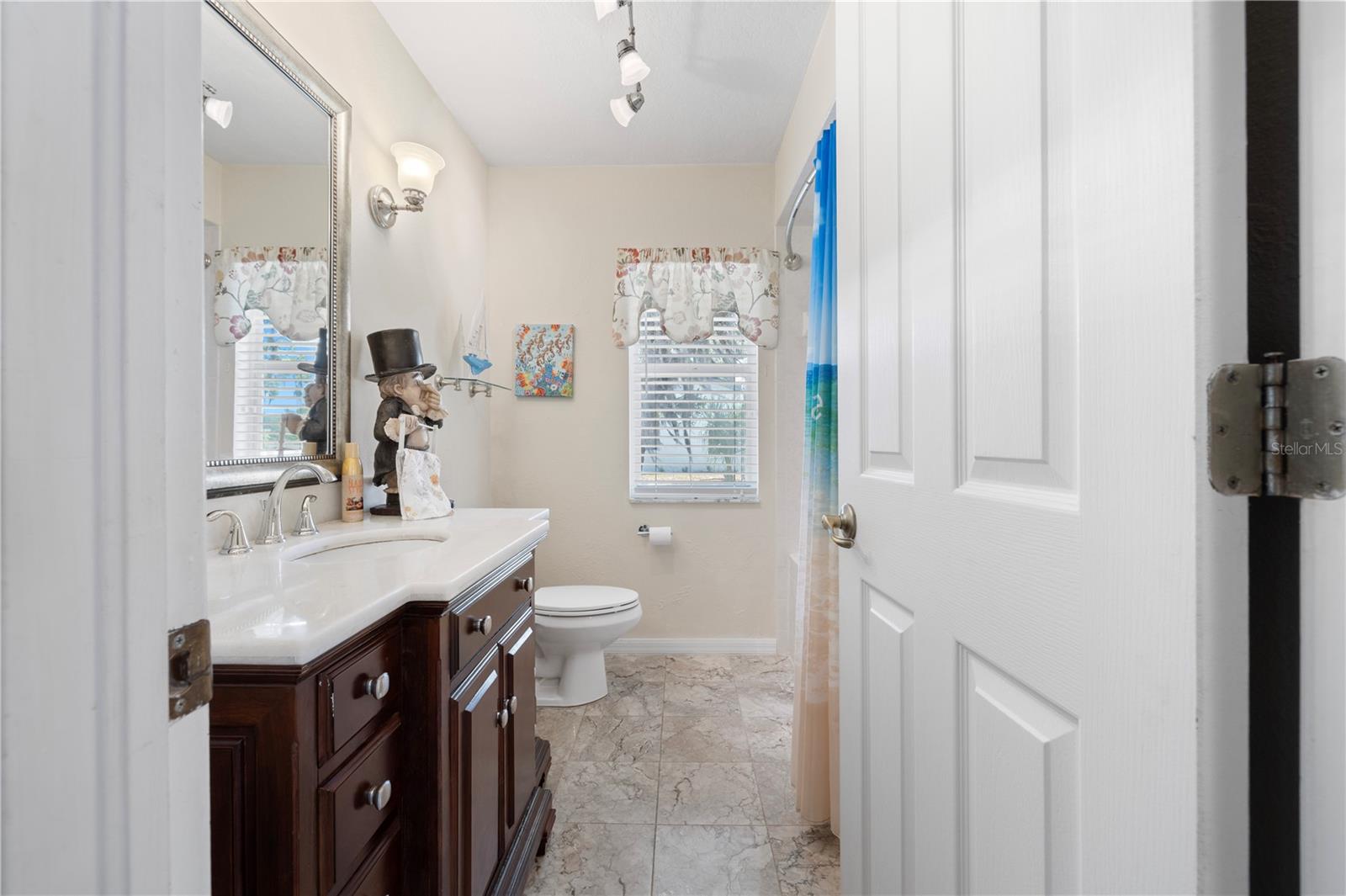 Listing photo id 31 for 3051 Waterfall Drive