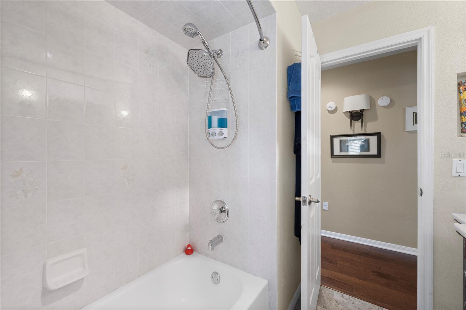 Listing photo id 32 for 3051 Waterfall Drive