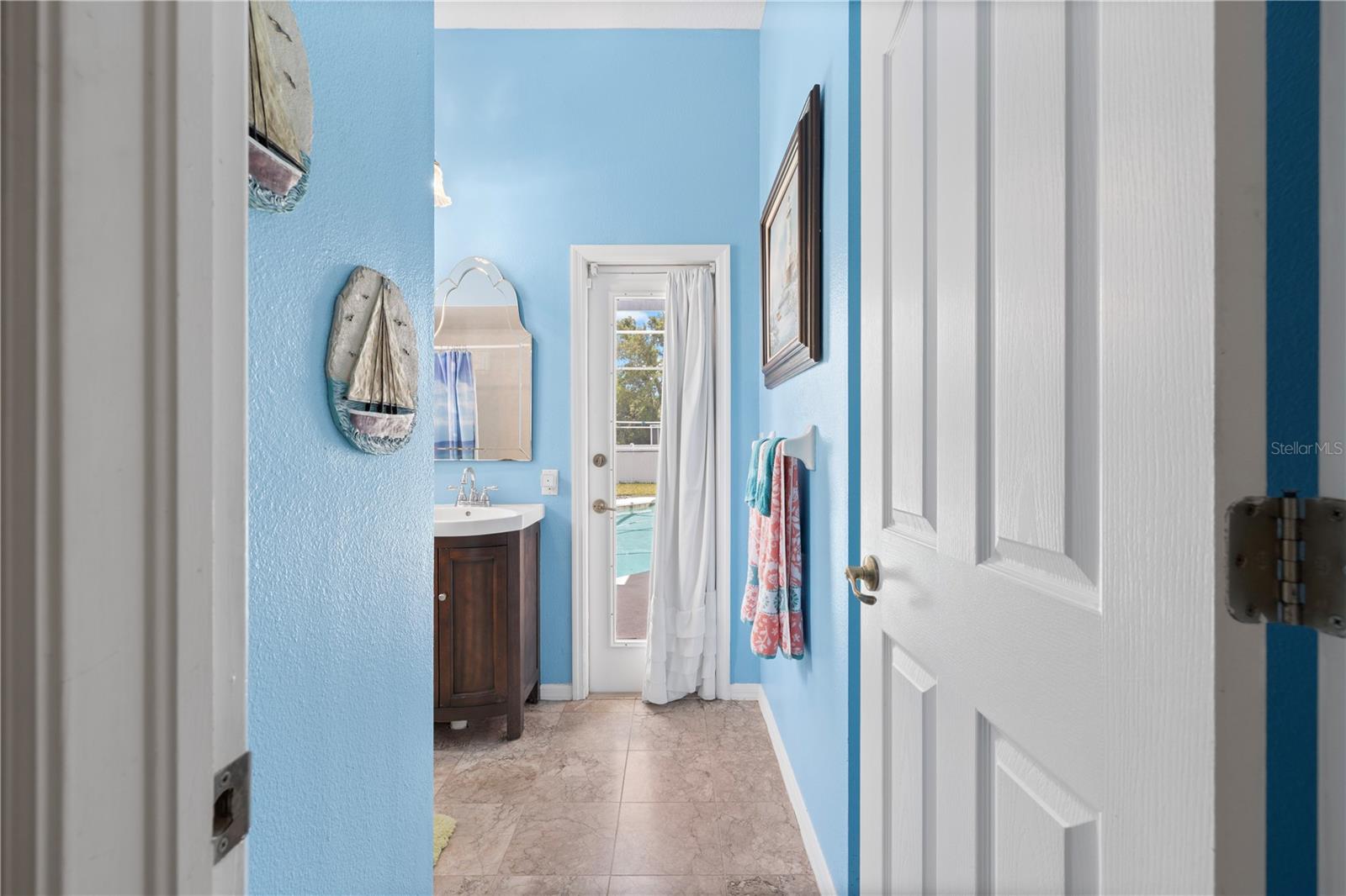 Listing photo id 35 for 3051 Waterfall Drive