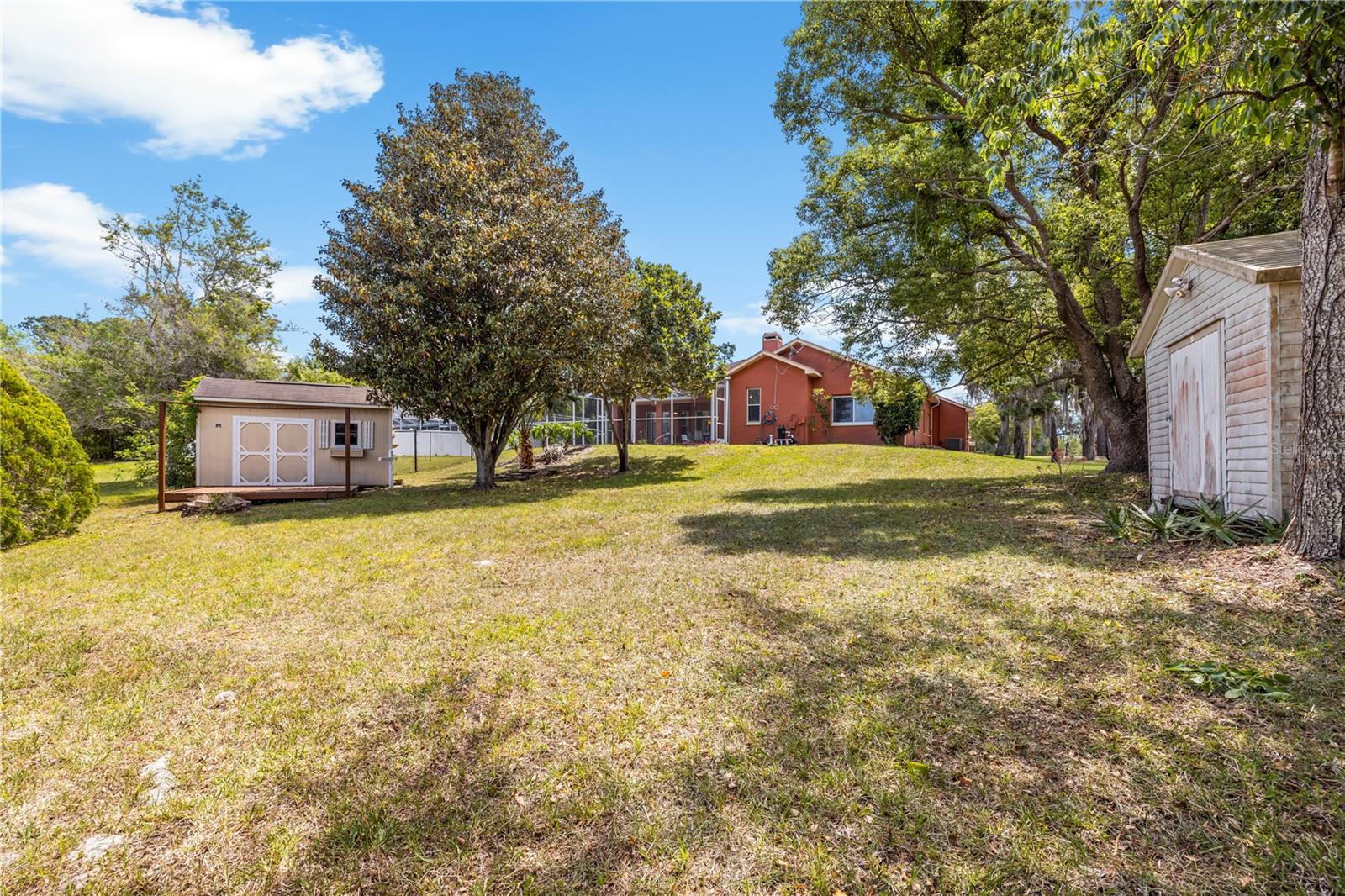 Listing photo id 39 for 3051 Waterfall Drive