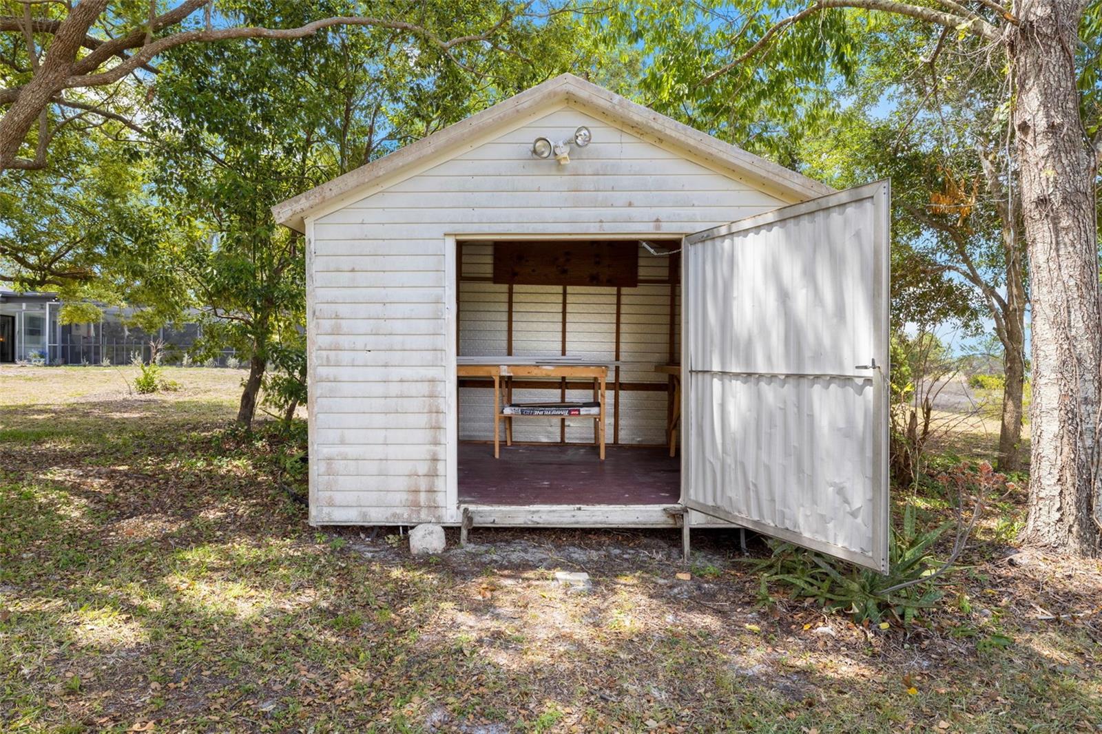 Listing photo id 40 for 3051 Waterfall Drive