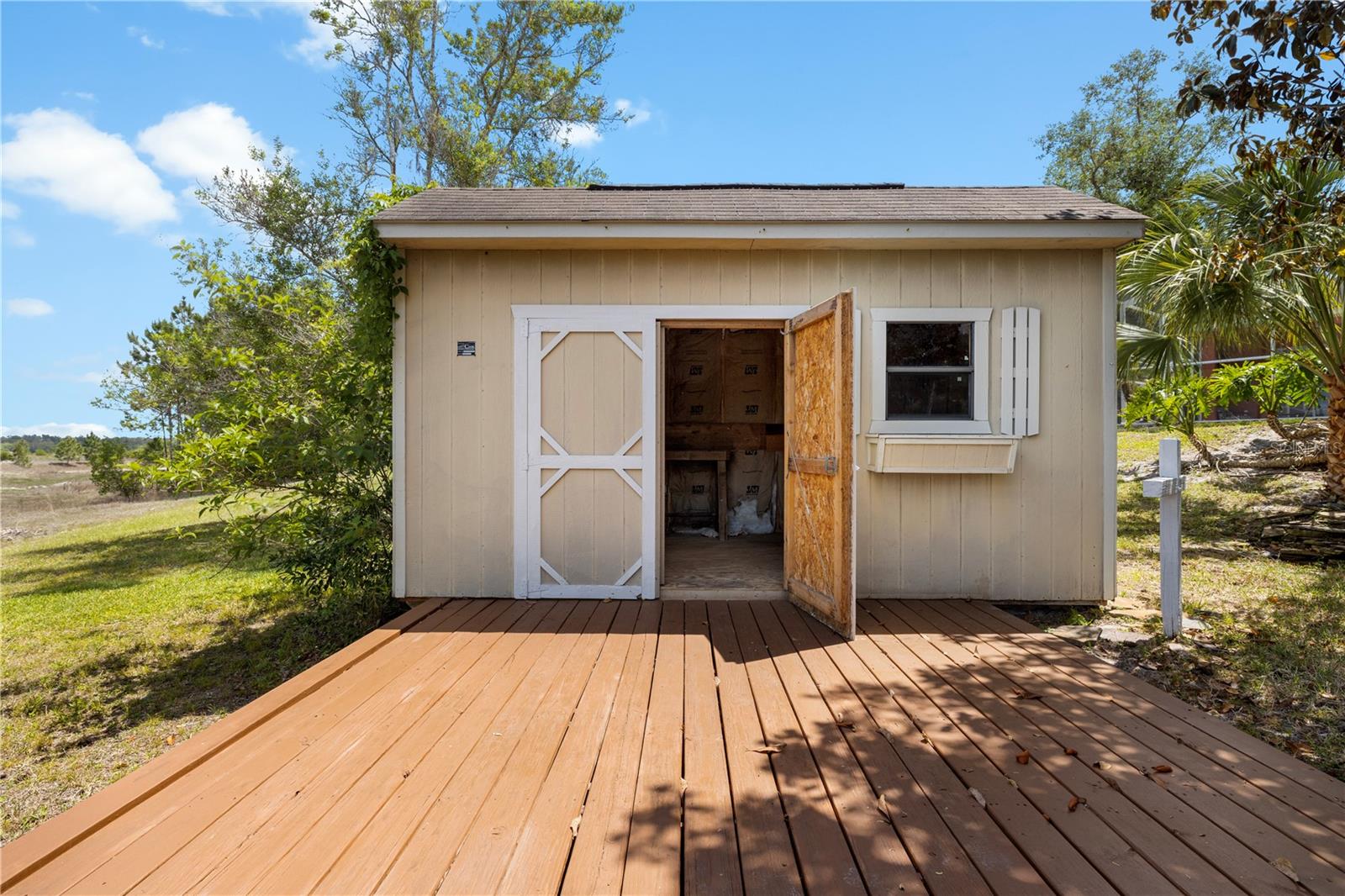 Listing photo id 48 for 3051 Waterfall Drive