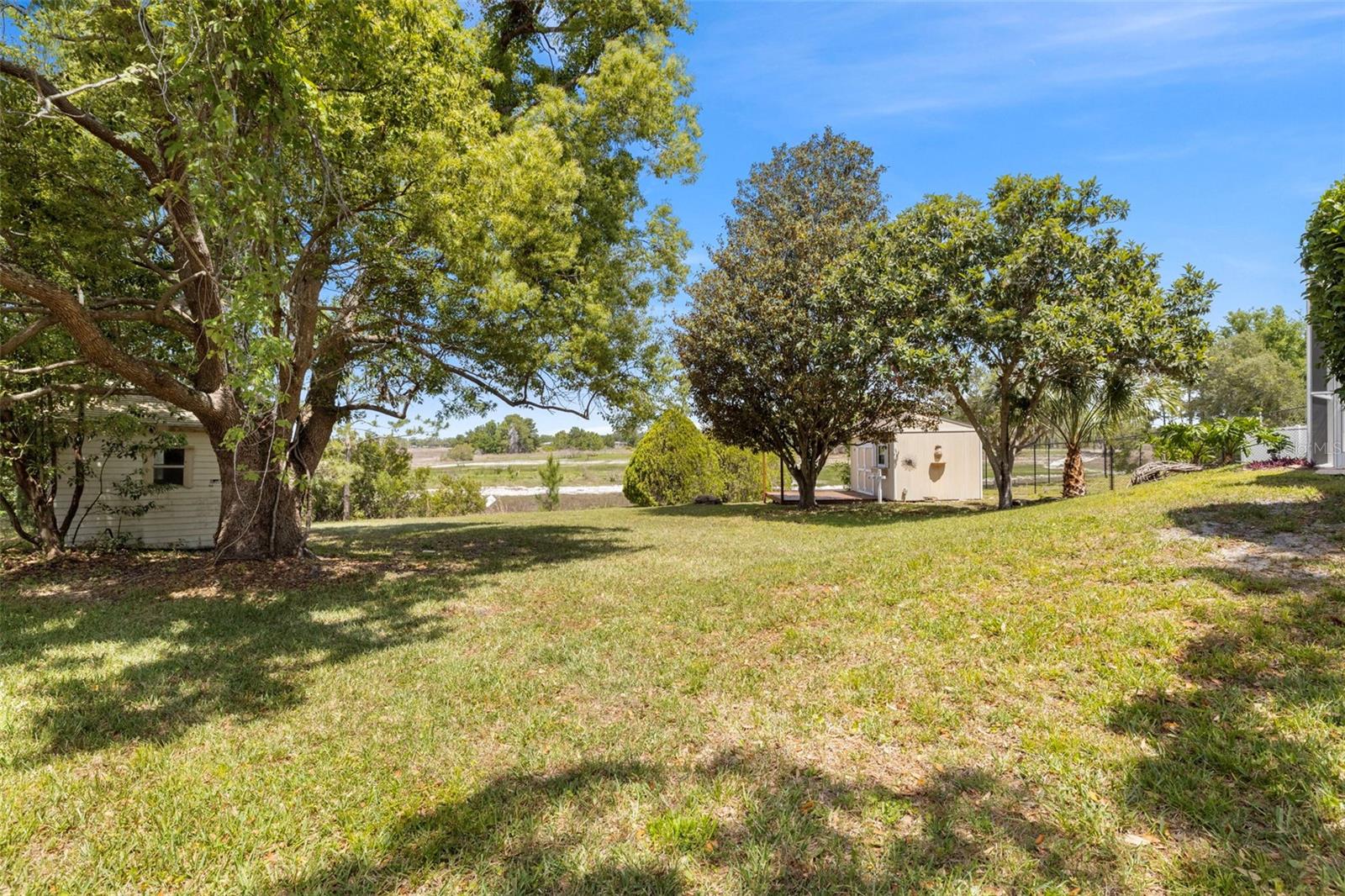 Listing photo id 50 for 3051 Waterfall Drive