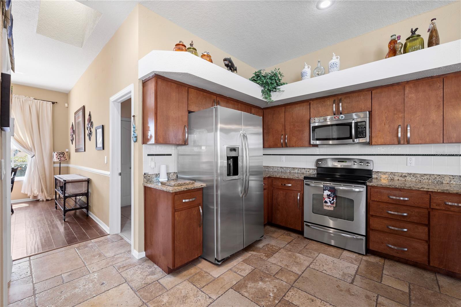 Listing photo id 57 for 3051 Waterfall Drive