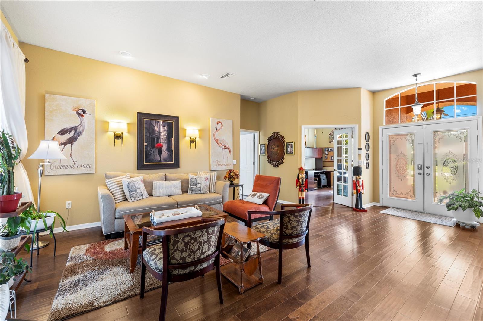 Listing photo id 4 for 3051 Waterfall Drive