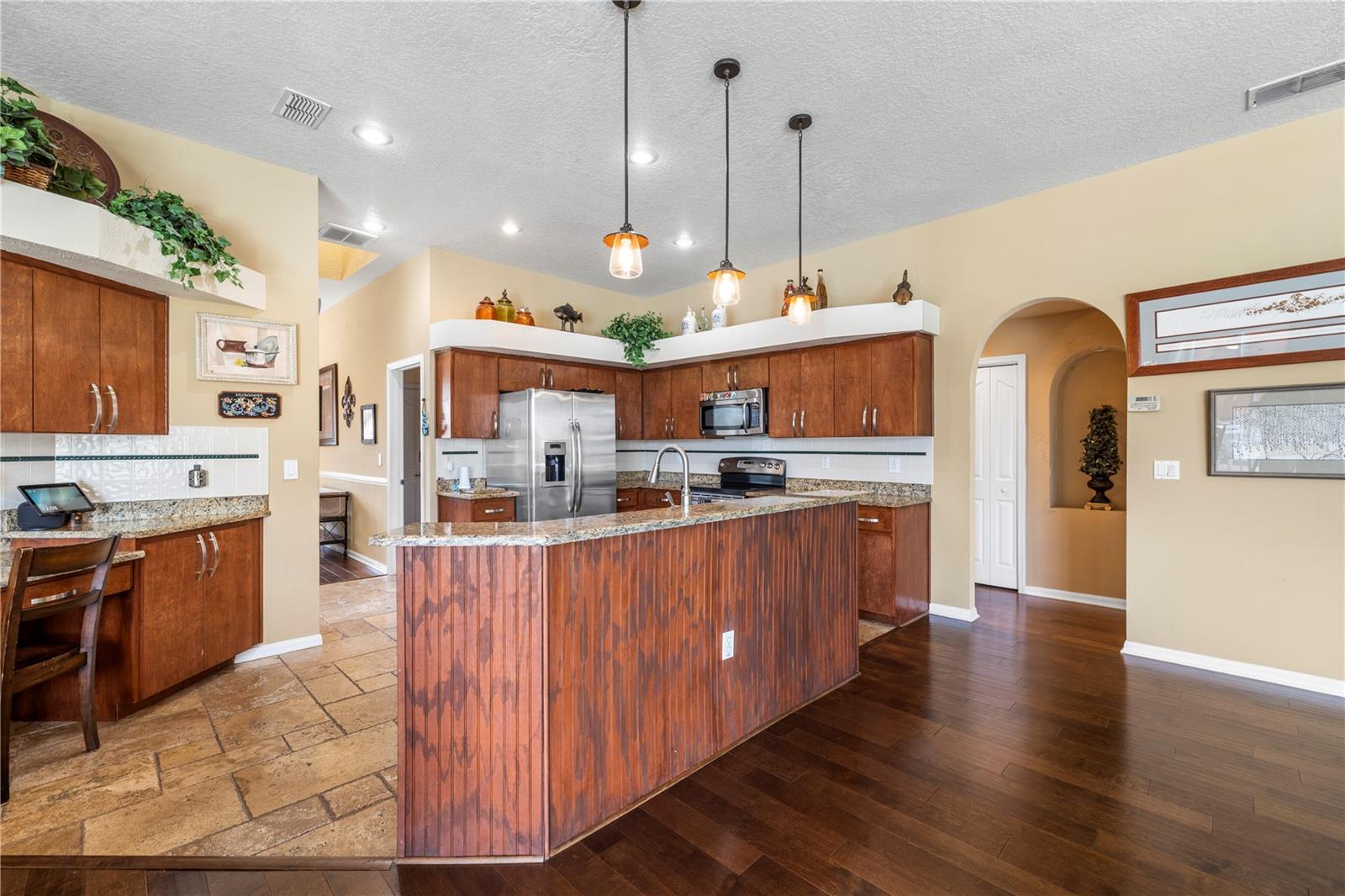 Listing photo id 60 for 3051 Waterfall Drive