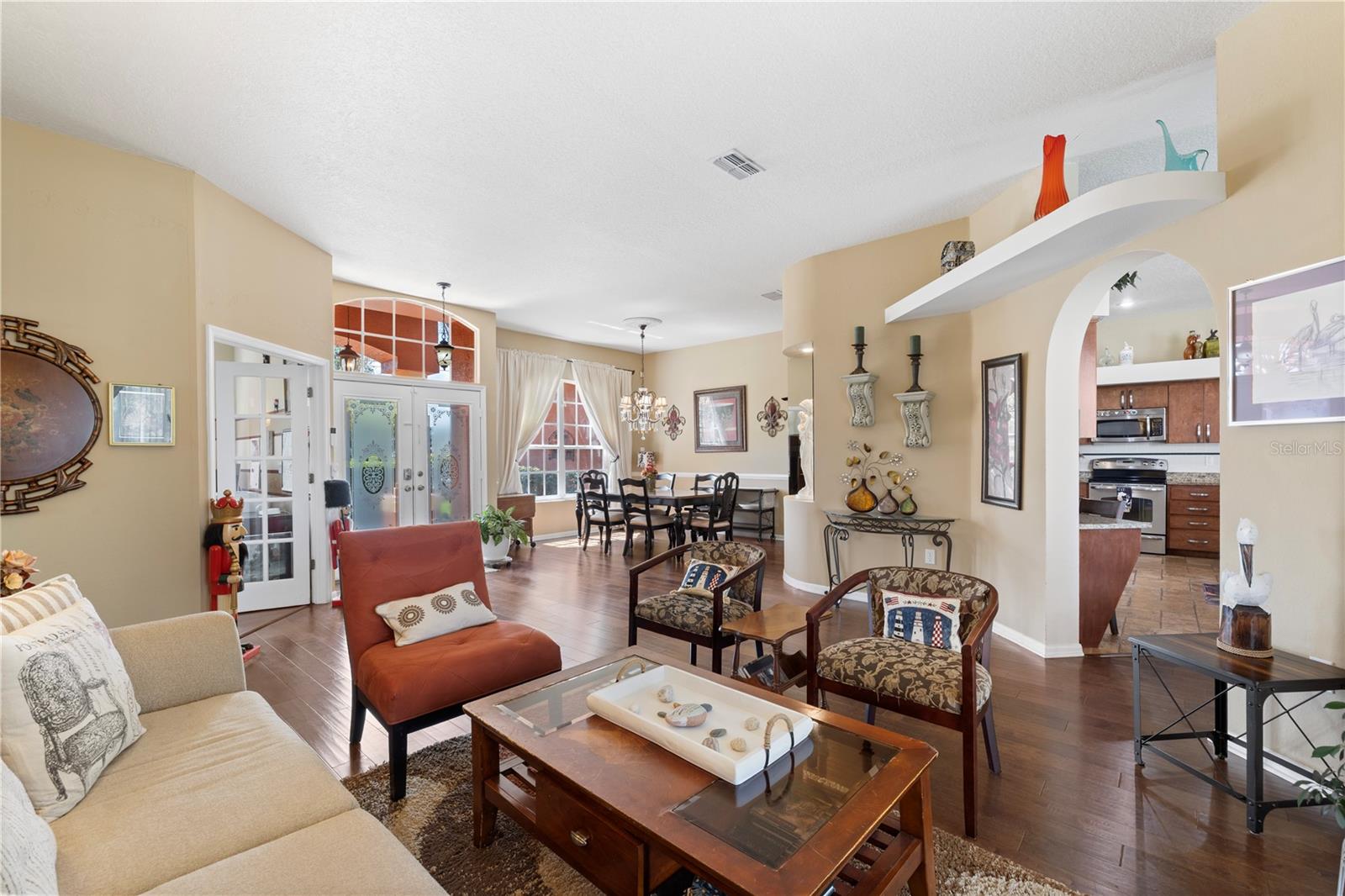 Listing photo id 5 for 3051 Waterfall Drive