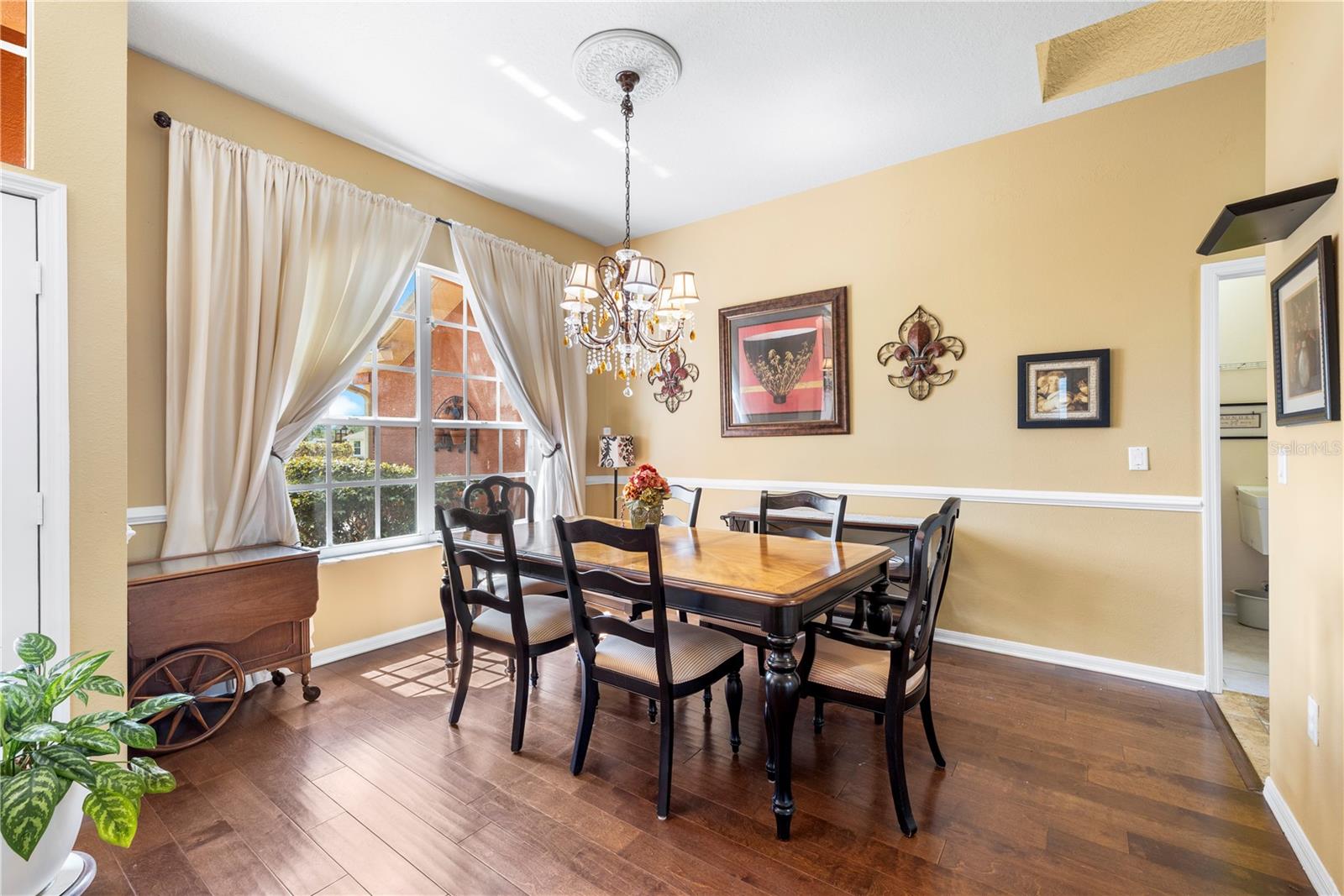 Listing photo id 7 for 3051 Waterfall Drive