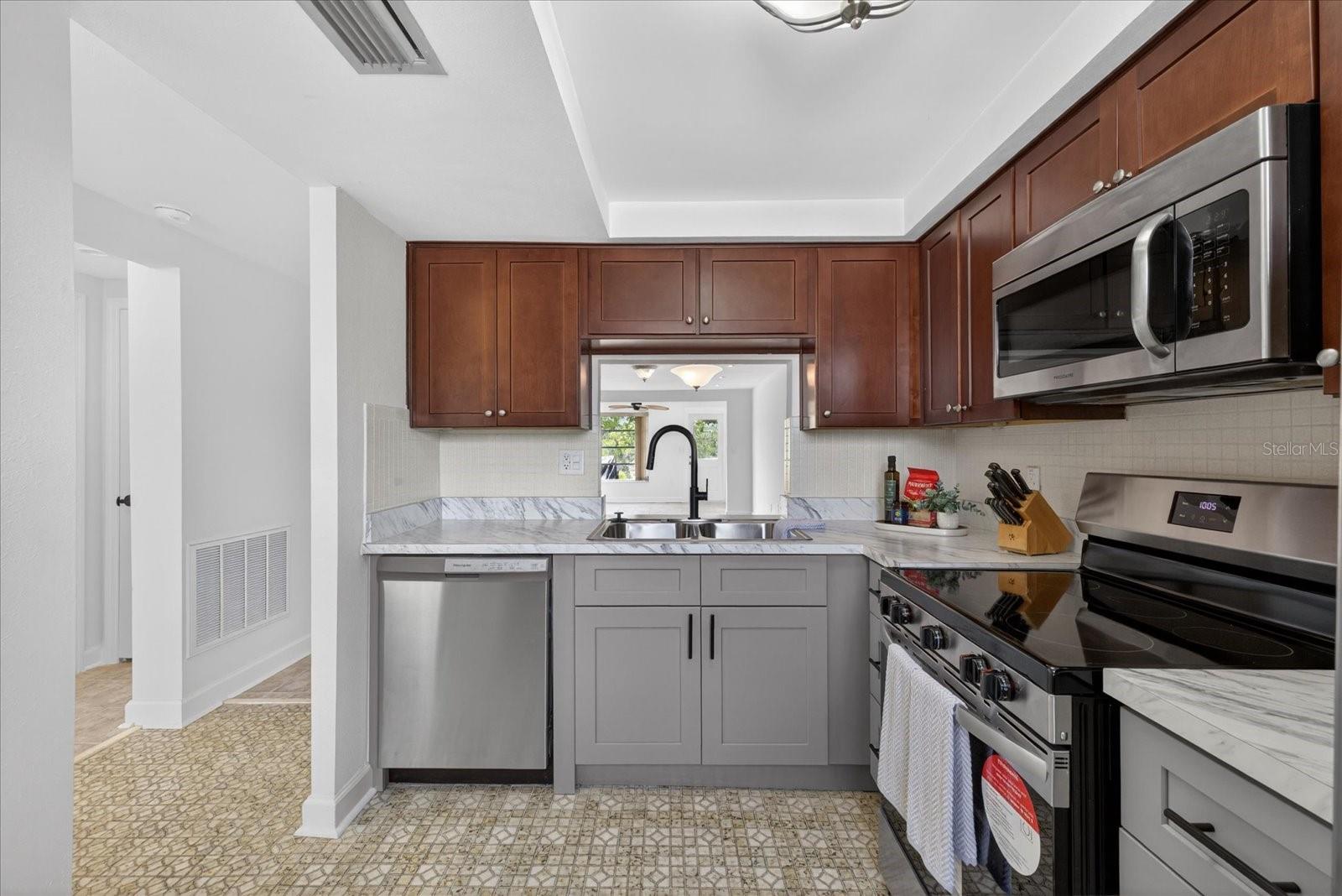 Image 10 of 35 For 4116 Hampton Drive