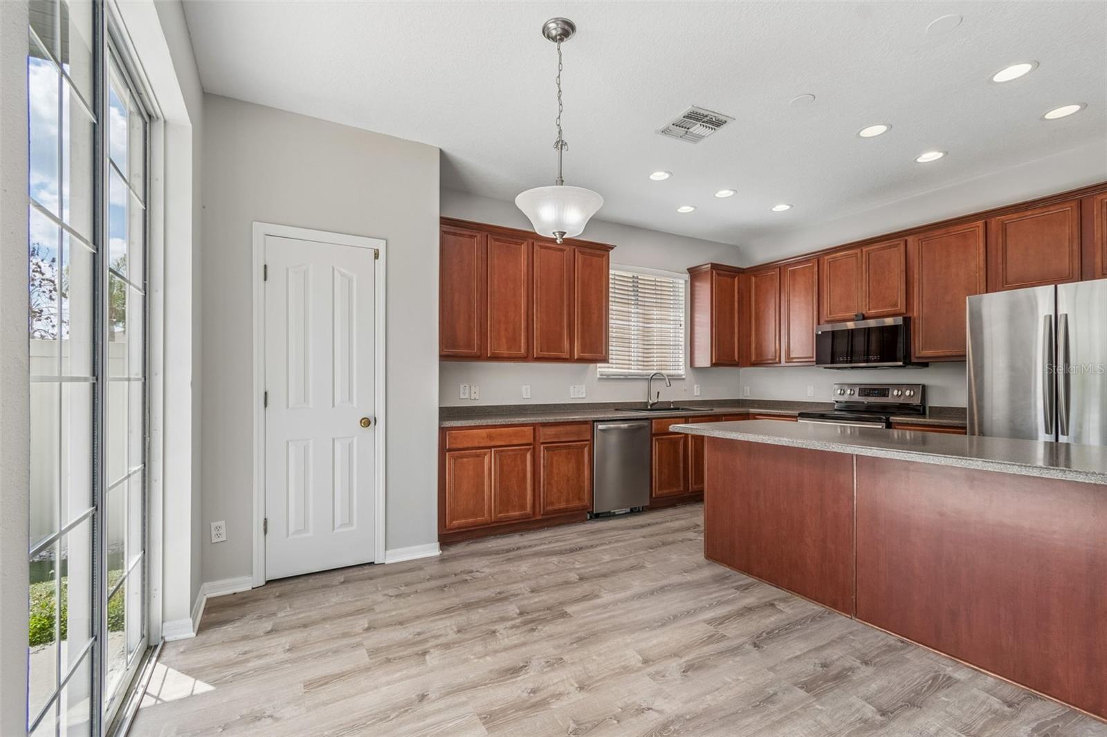 Image 12 of 57 For 17500 Glenapp Drive