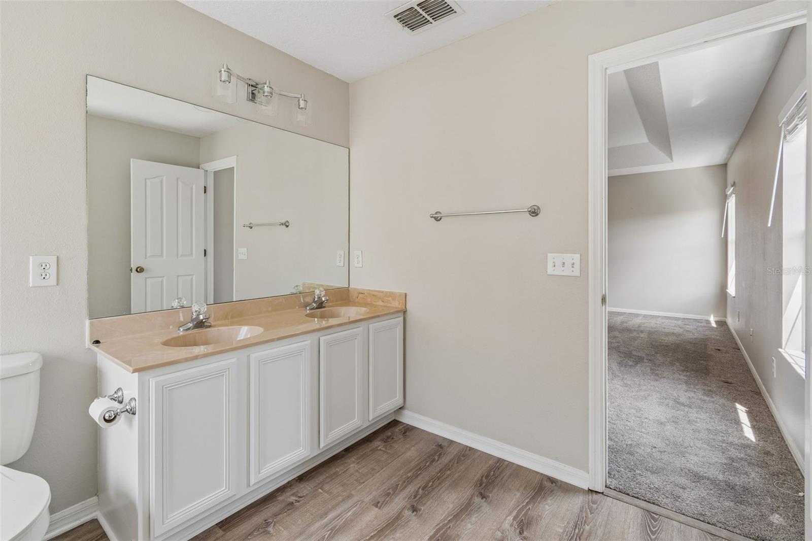 Image 26 of 57 For 17500 Glenapp Drive