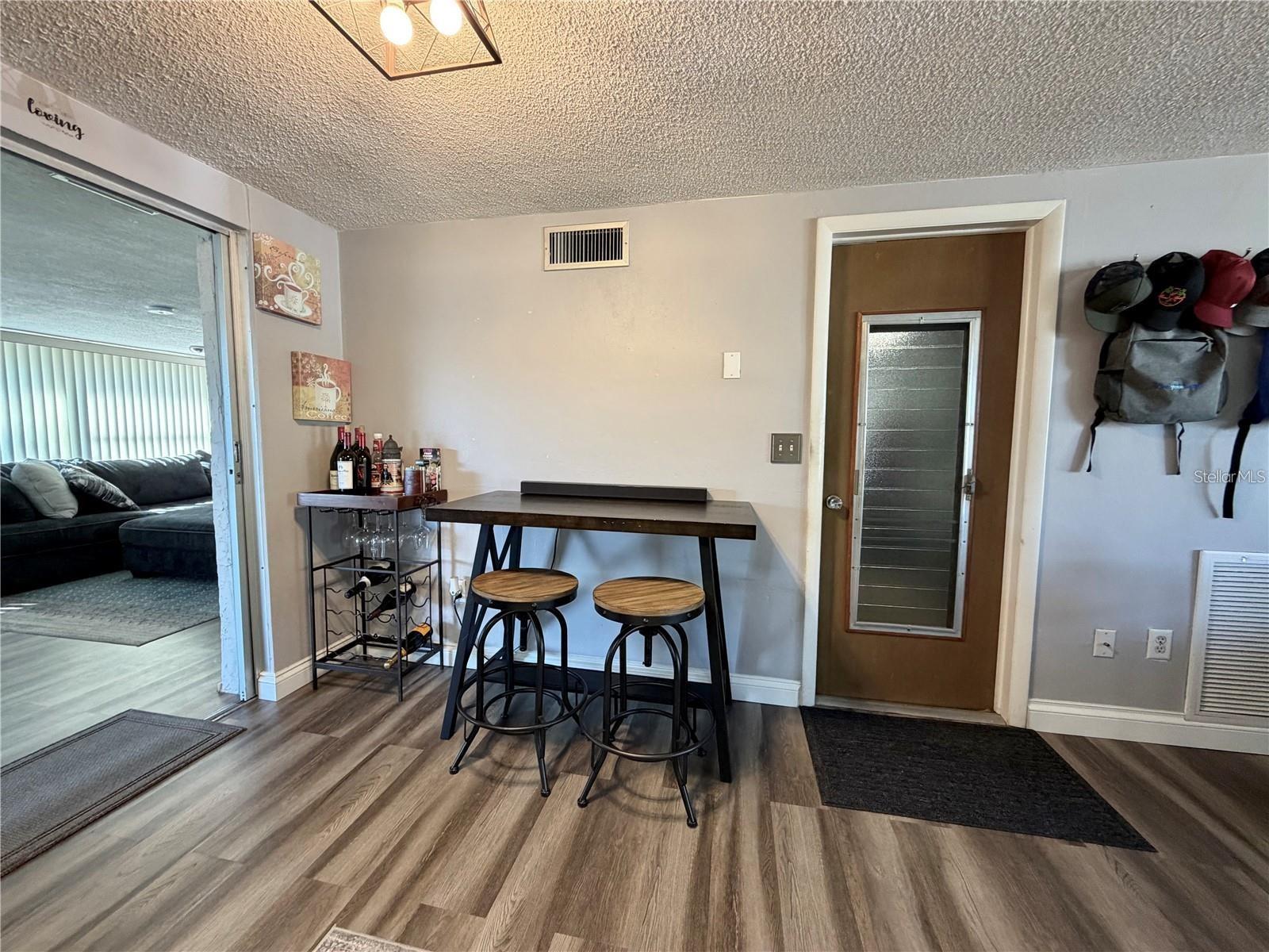 Listing photo id 8 for 3118 Elkridge Drive