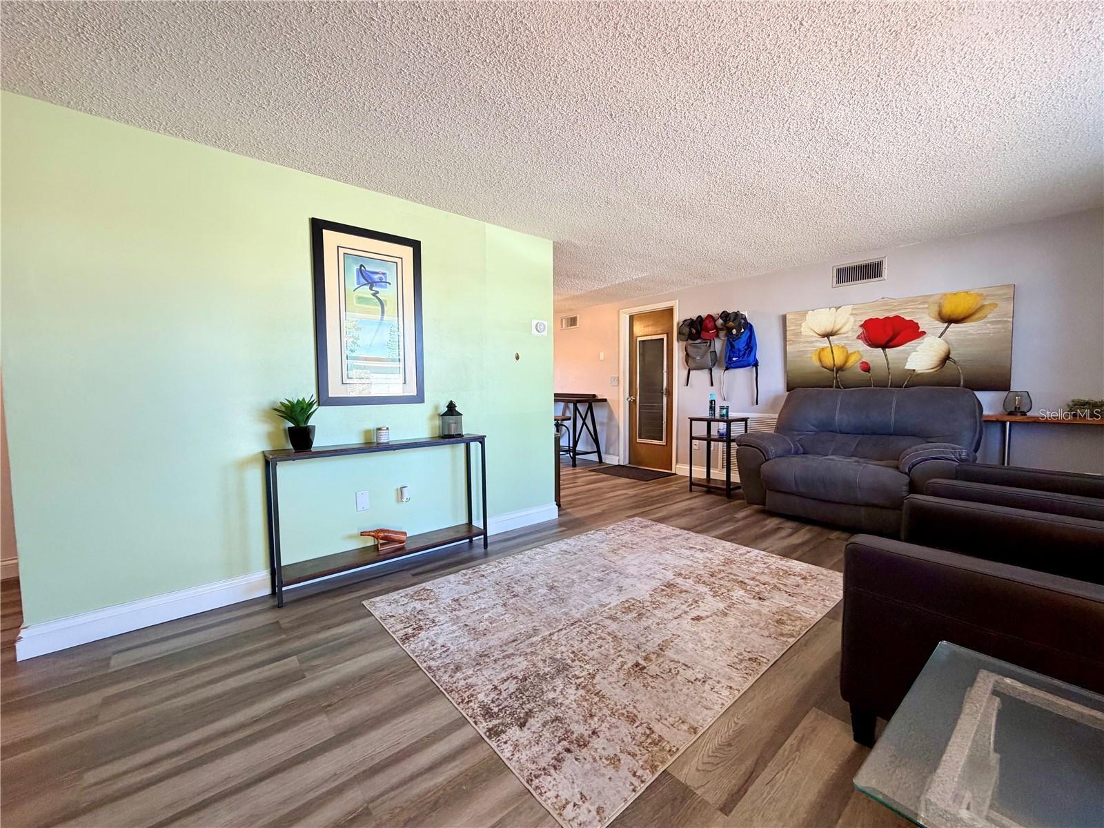 Listing photo id 3 for 3118 Elkridge Drive