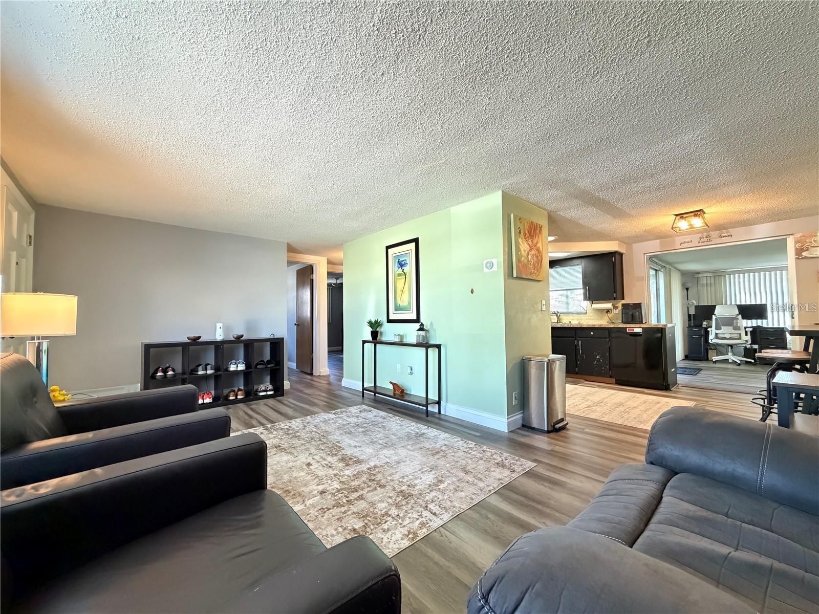 Listing photo id 4 for 3118 Elkridge Drive