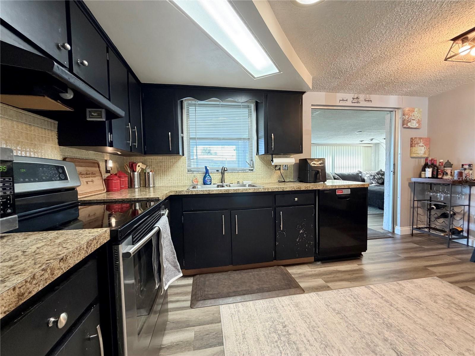 Listing photo id 6 for 3118 Elkridge Drive