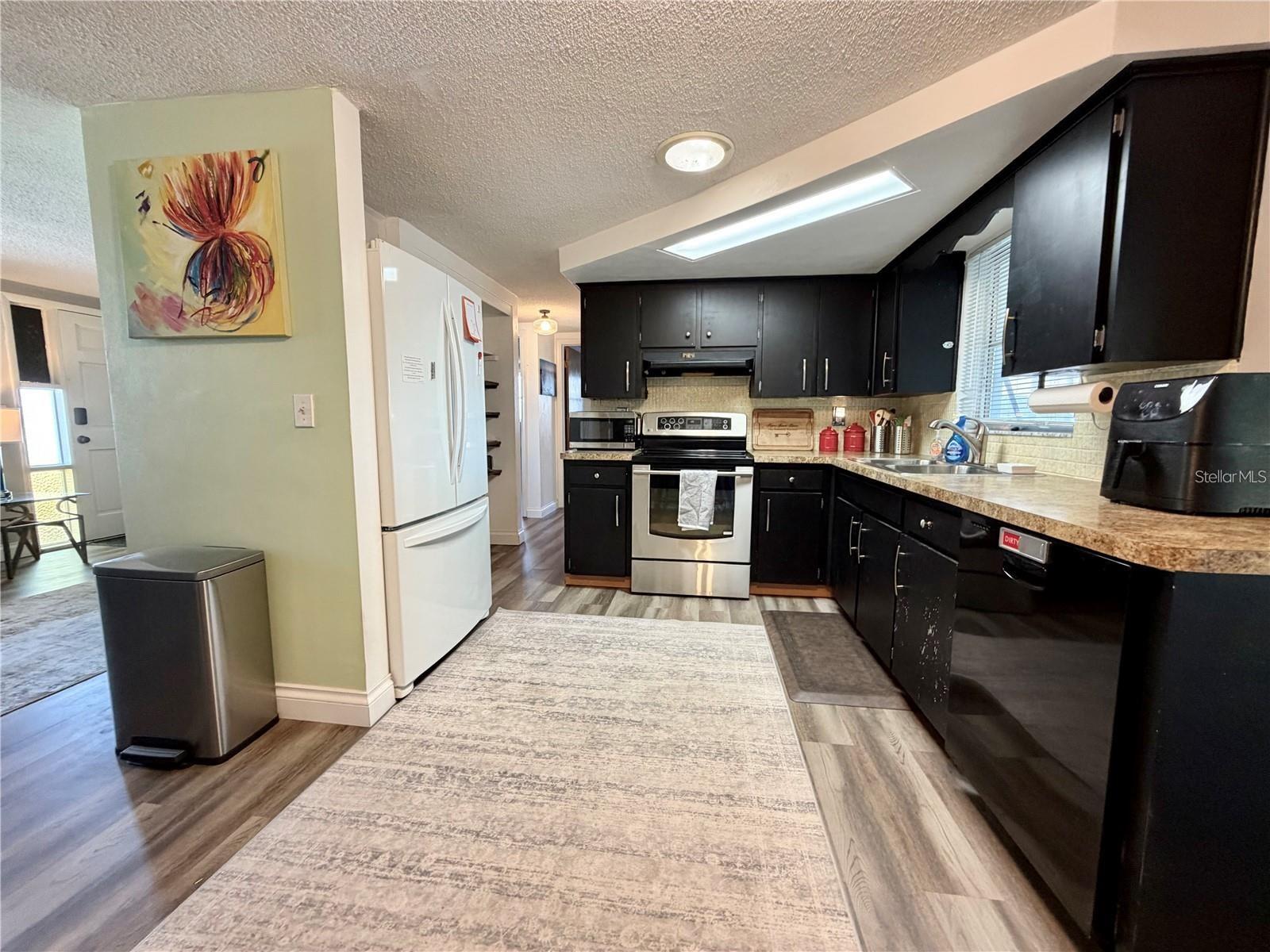 Listing photo id 7 for 3118 Elkridge Drive