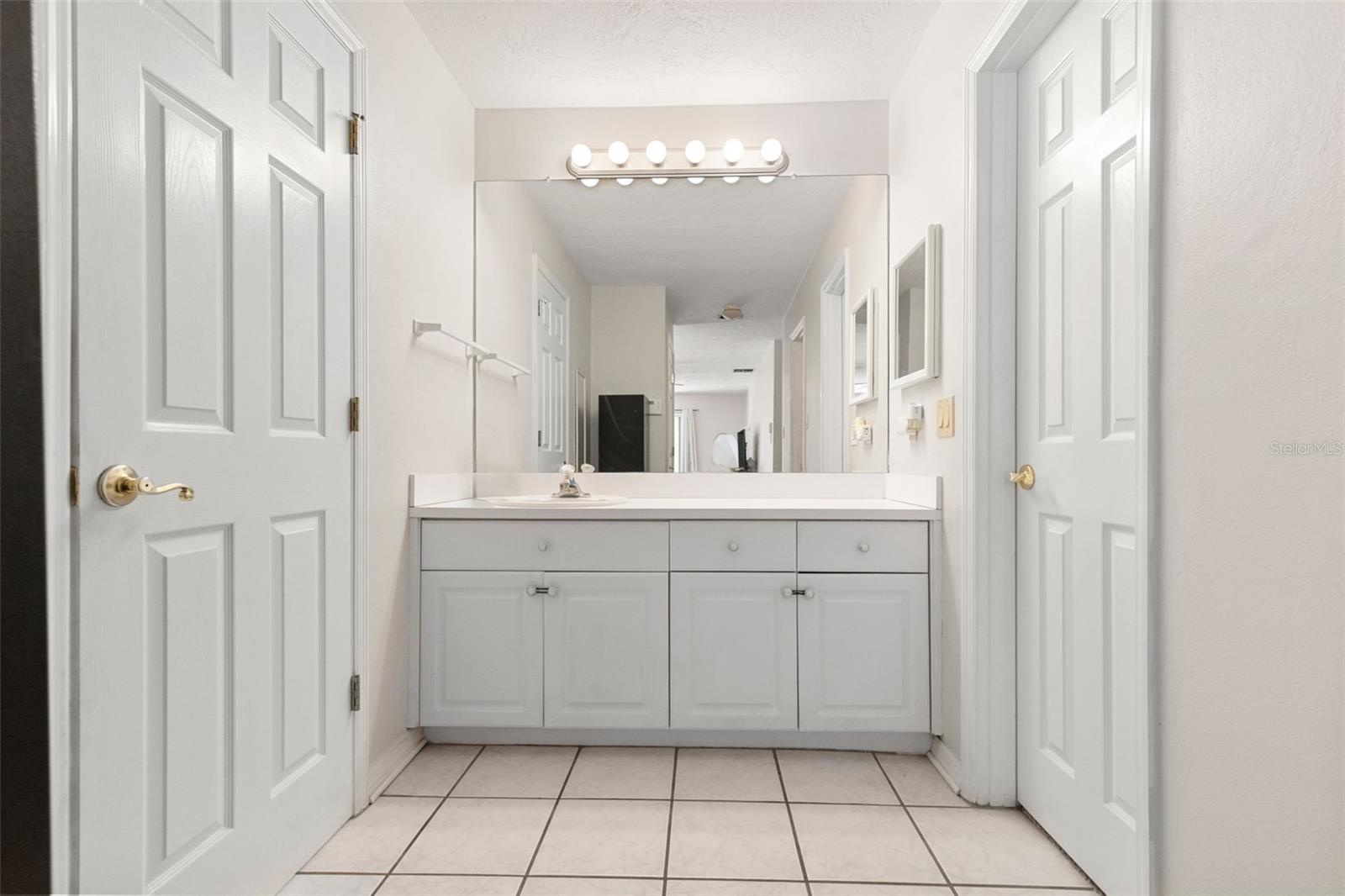 Listing photo id 8 for 8976 Lake Drive