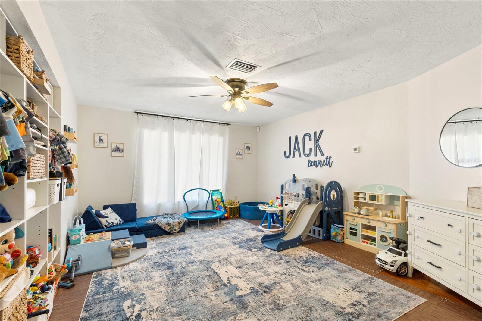 Listing photo id 10 for 8976 Lake Drive