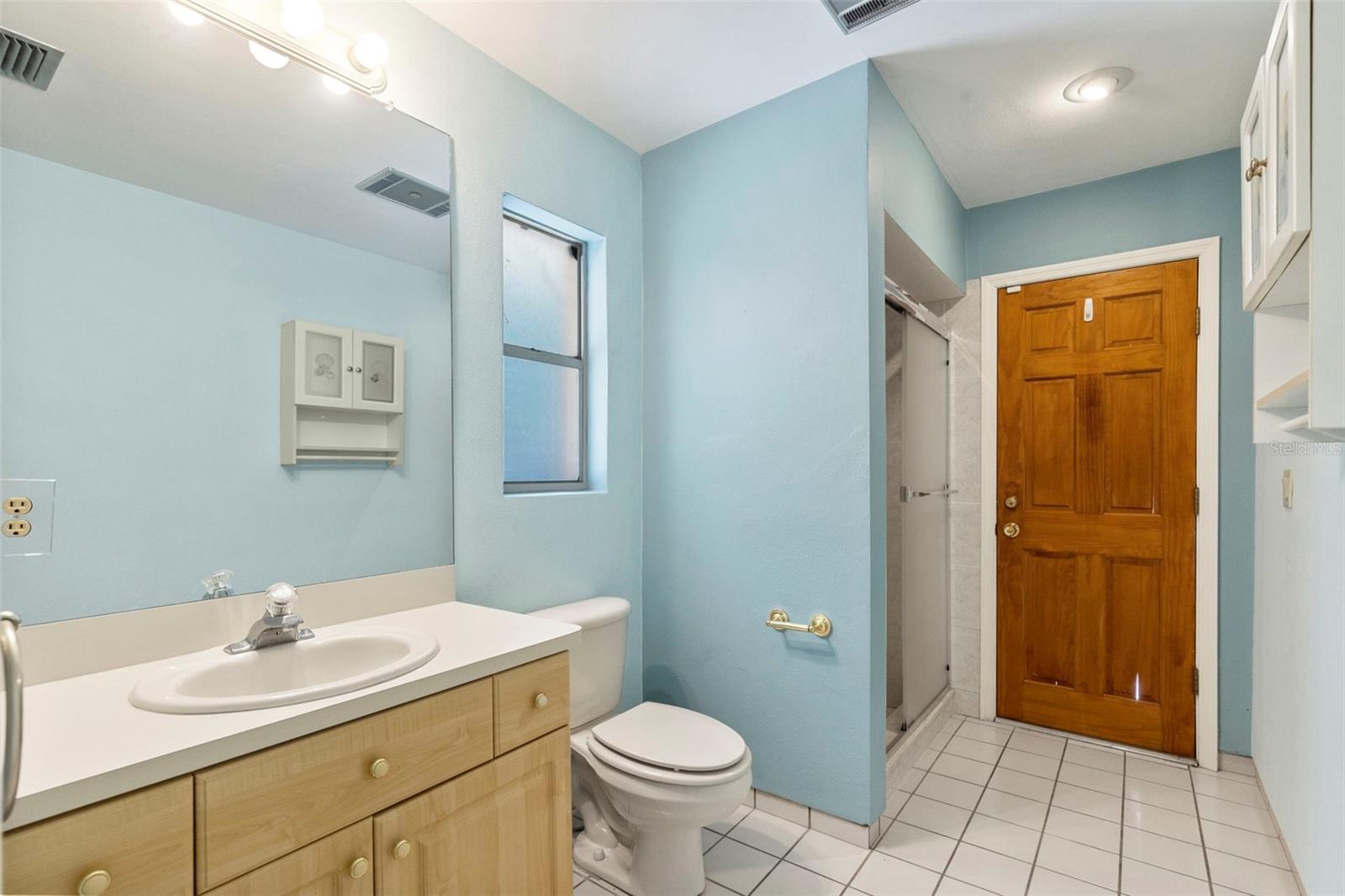 Listing photo id 12 for 8976 Lake Drive