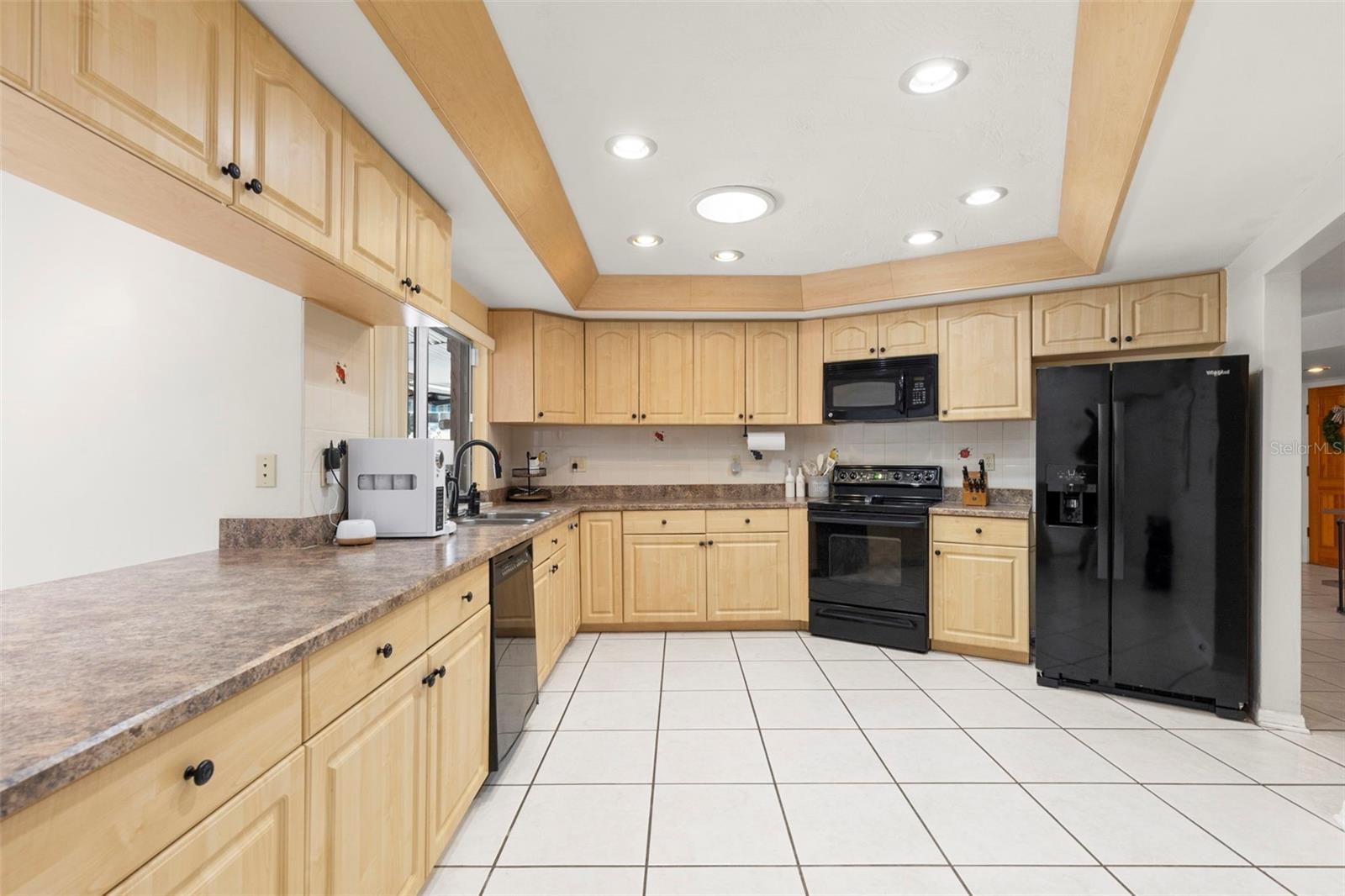 Listing photo id 13 for 8976 Lake Drive