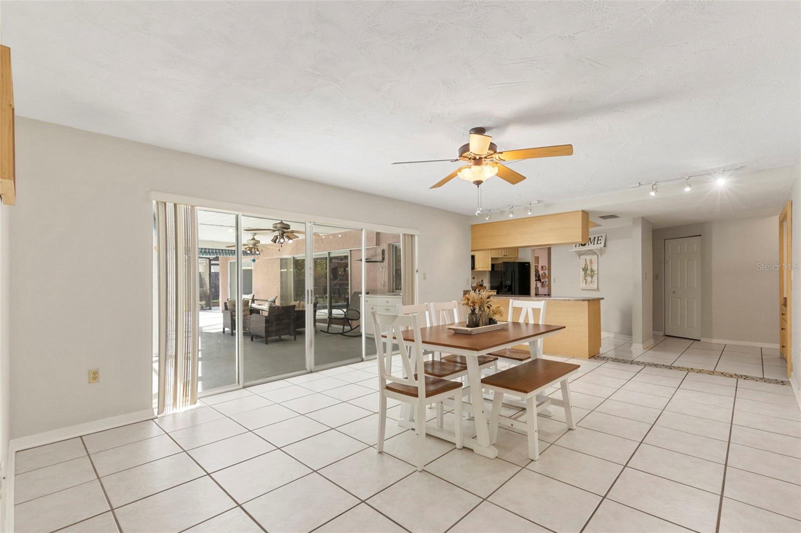 Listing photo id 16 for 8976 Lake Drive