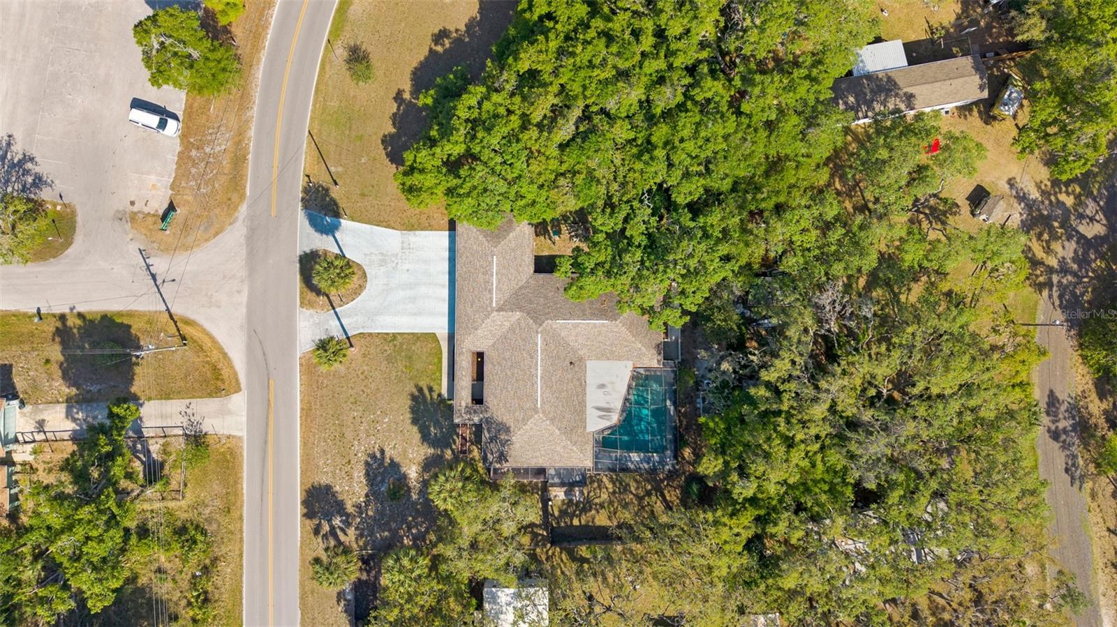 Listing photo id 0 for 8976 Lake Drive