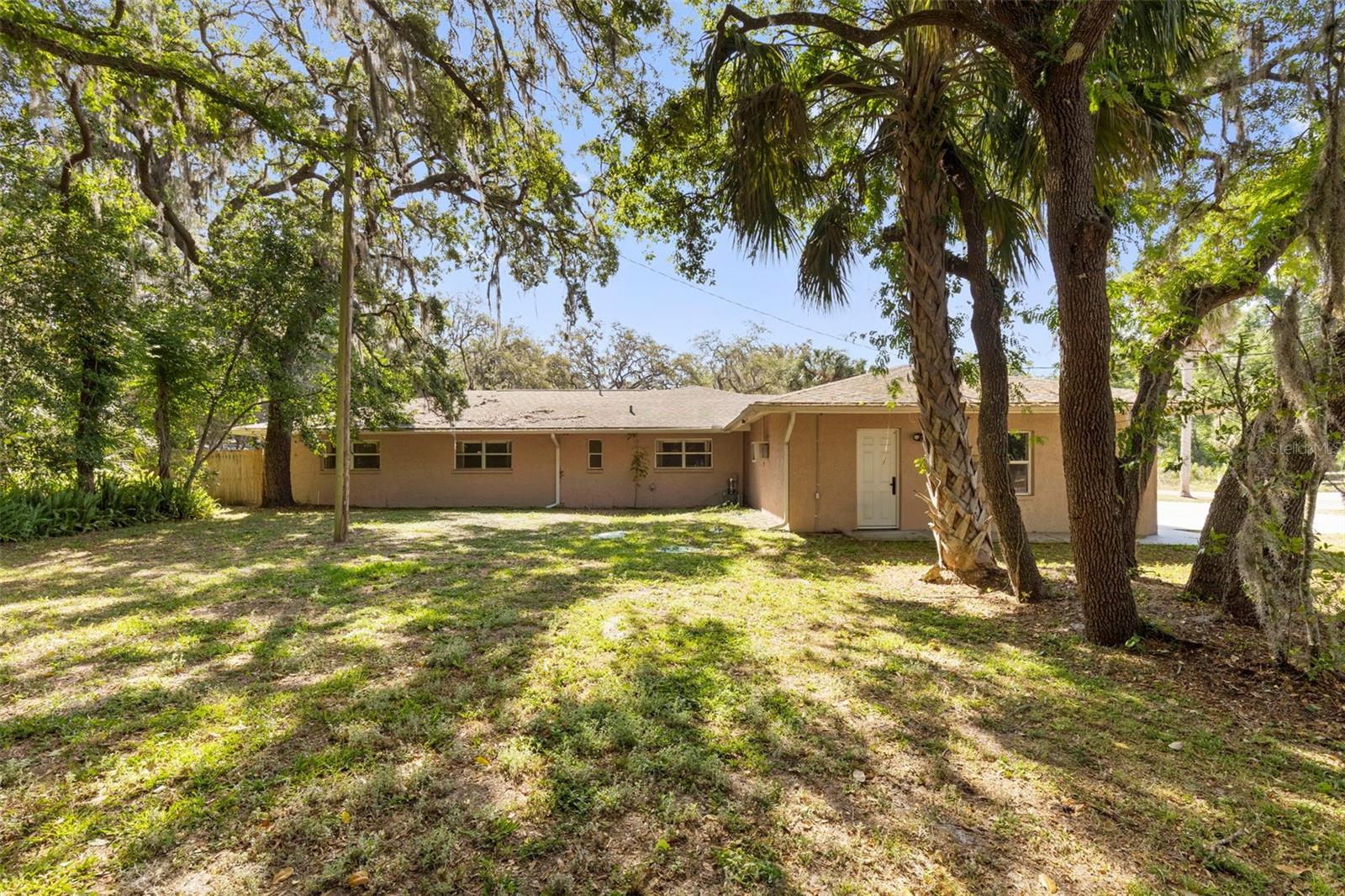 Listing photo id 24 for 8976 Lake Drive