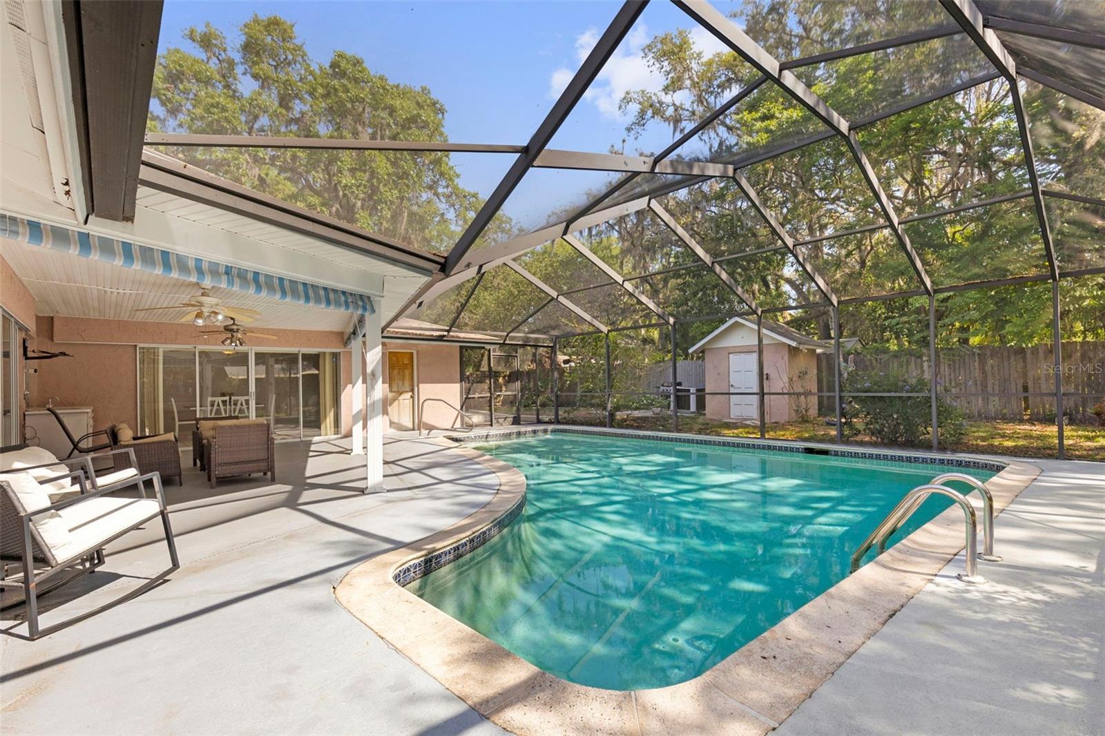 Listing photo id 27 for 8976 Lake Drive