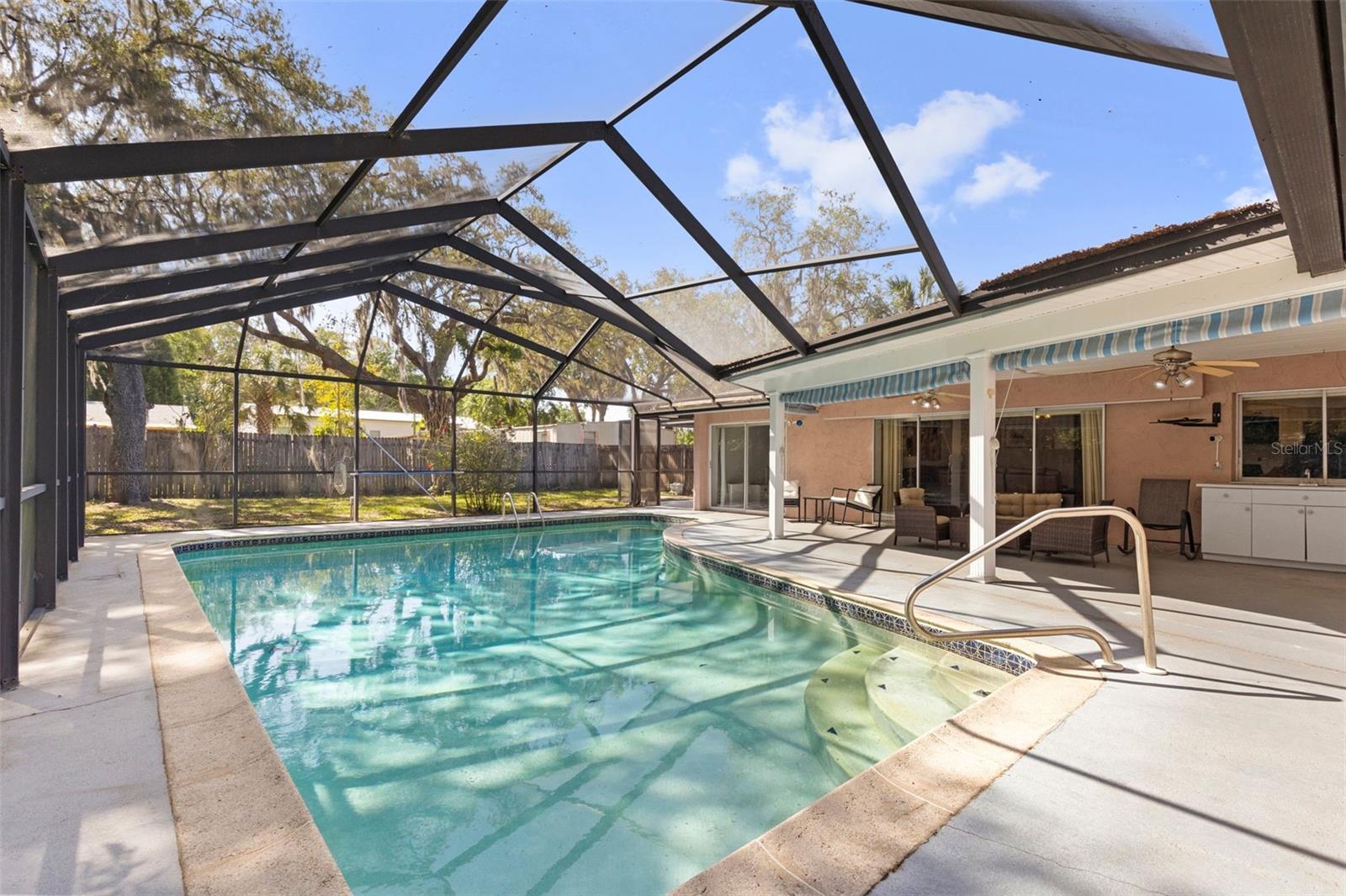 Listing photo id 28 for 8976 Lake Drive