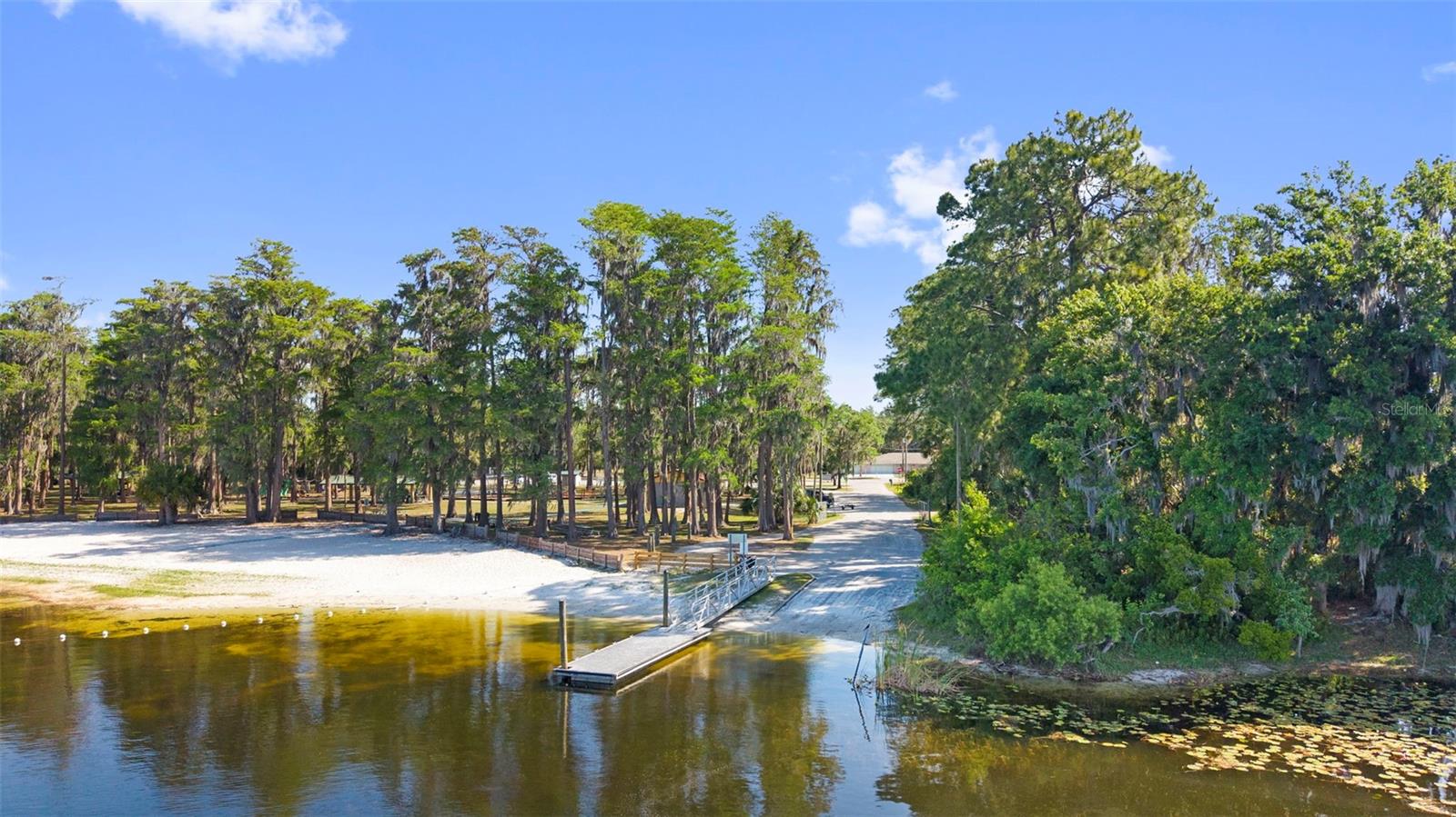 Listing photo id 36 for 8976 Lake Drive