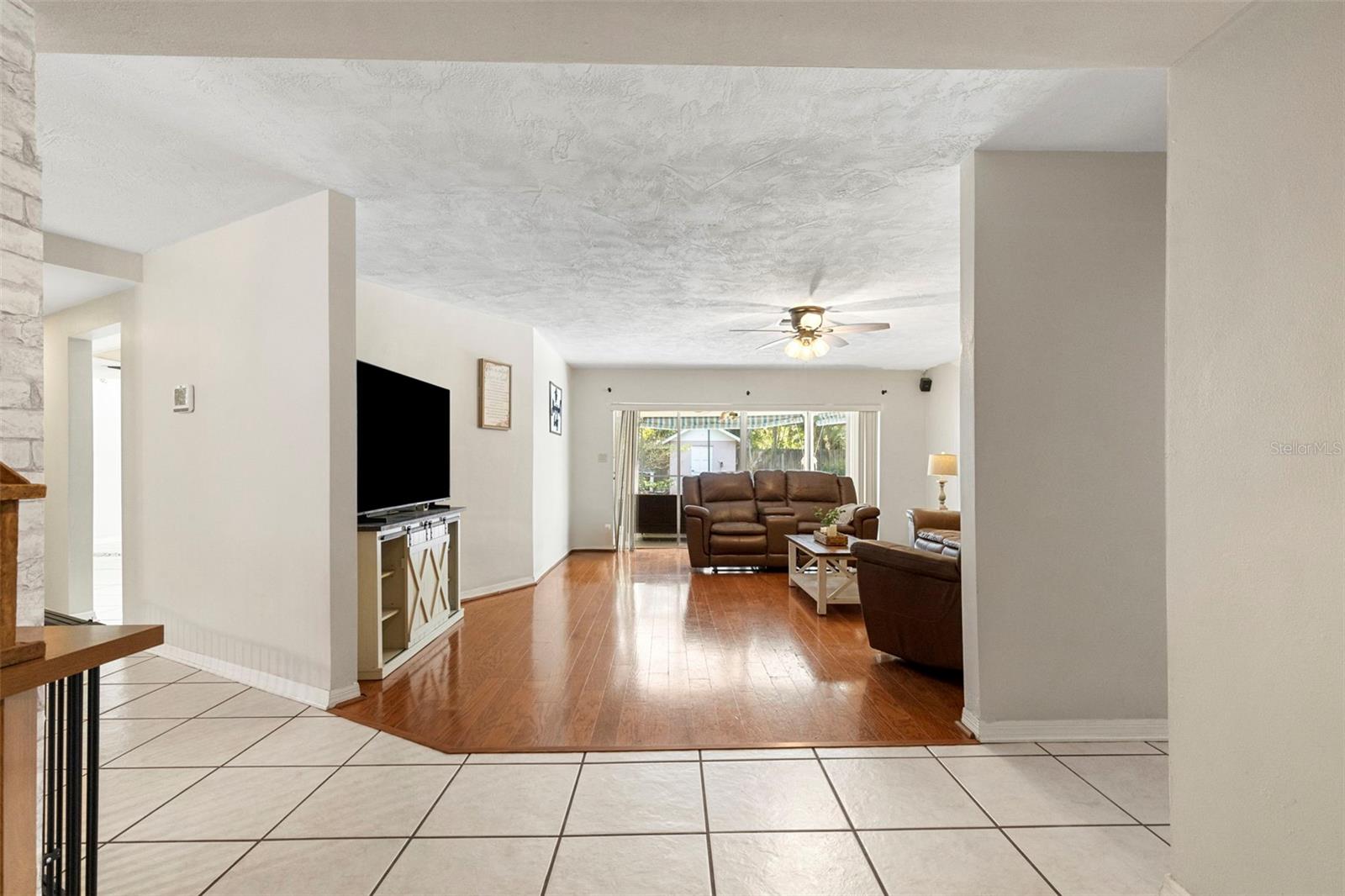 Listing photo id 2 for 8976 Lake Drive