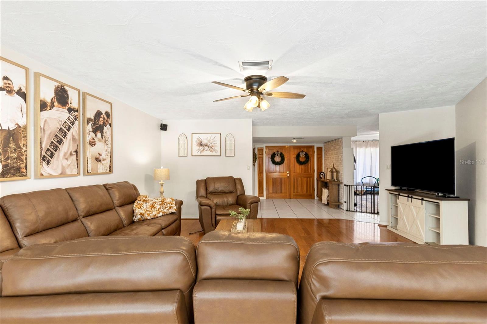 Listing photo id 4 for 8976 Lake Drive