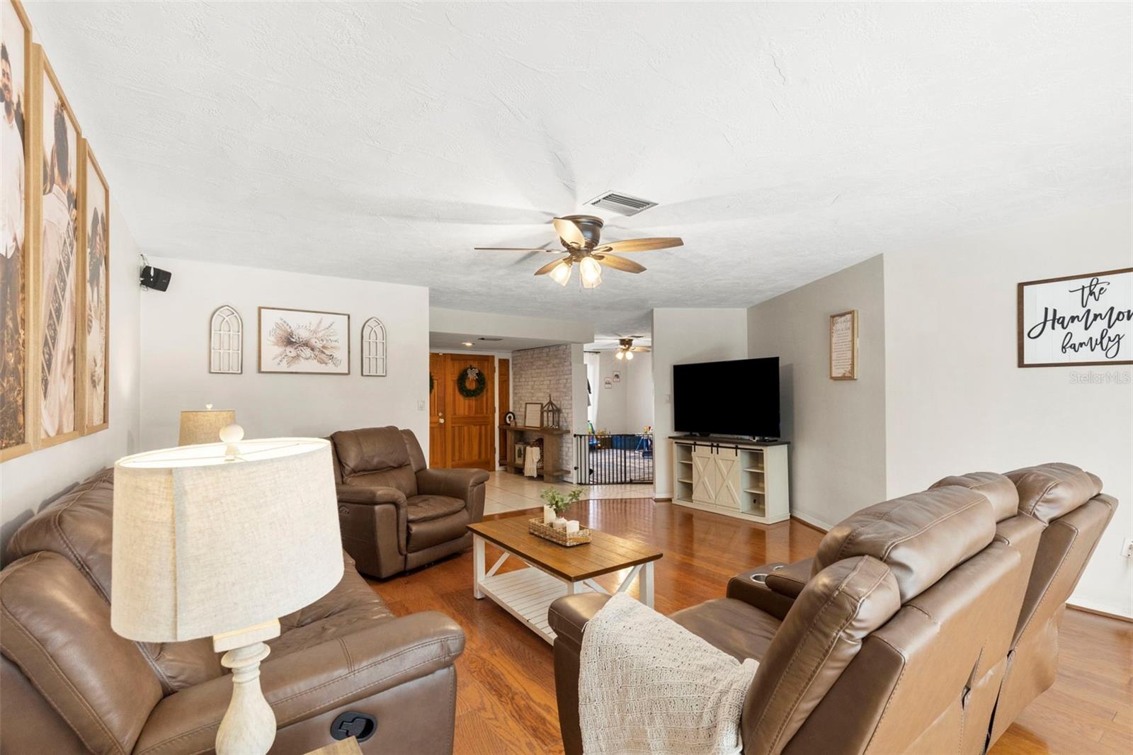 Listing photo id 5 for 8976 Lake Drive