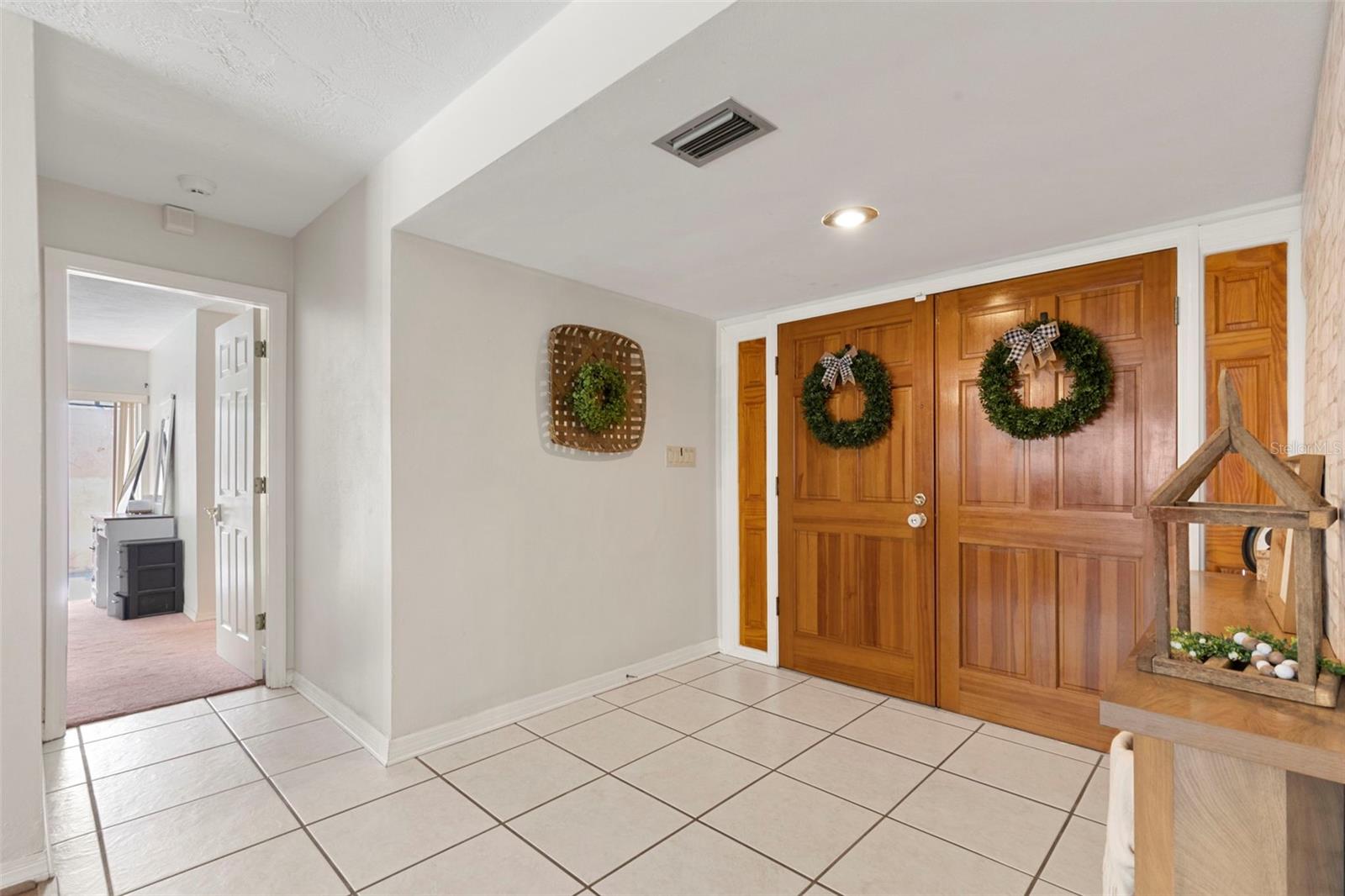 Listing photo id 6 for 8976 Lake Drive