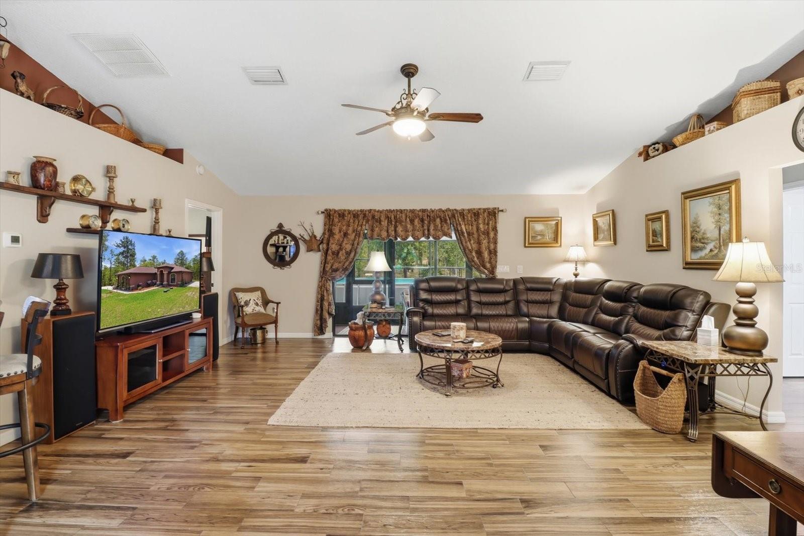 Image 7 of 45 For 16389 Margot Road