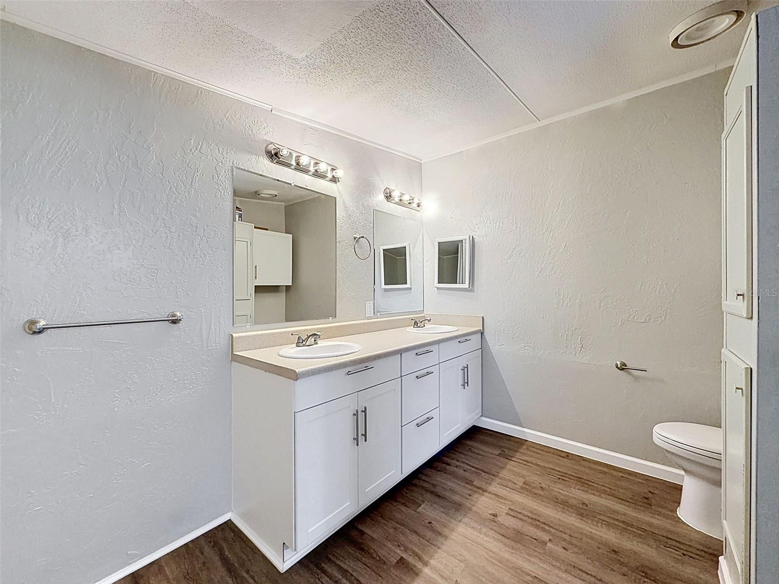 Image 32 of 76 For 15936 Archer St & 9718 Denton Ave.