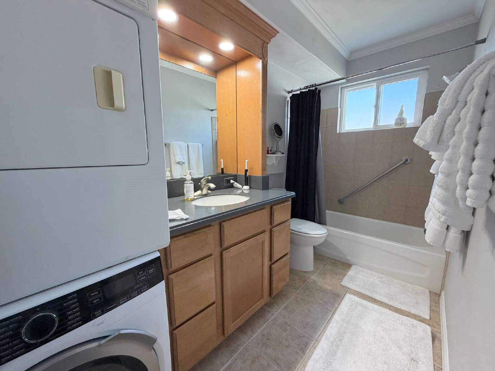 Image 11 of 20 For 1101 Victoria Drive 23