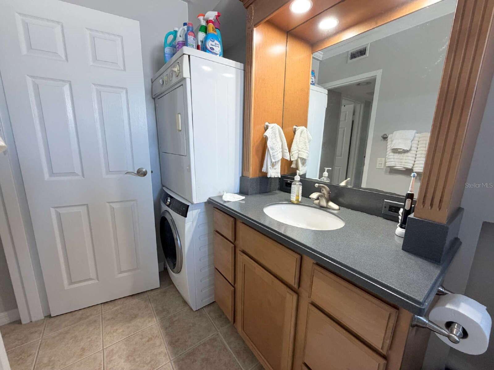 Image 12 of 20 For 1101 Victoria Drive 23