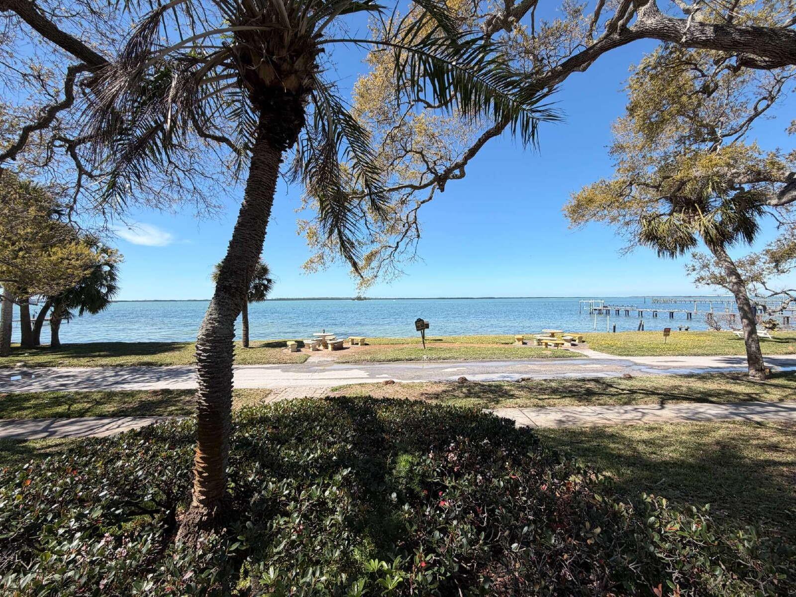 Image 20 of 20 For 1101 Victoria Drive 23