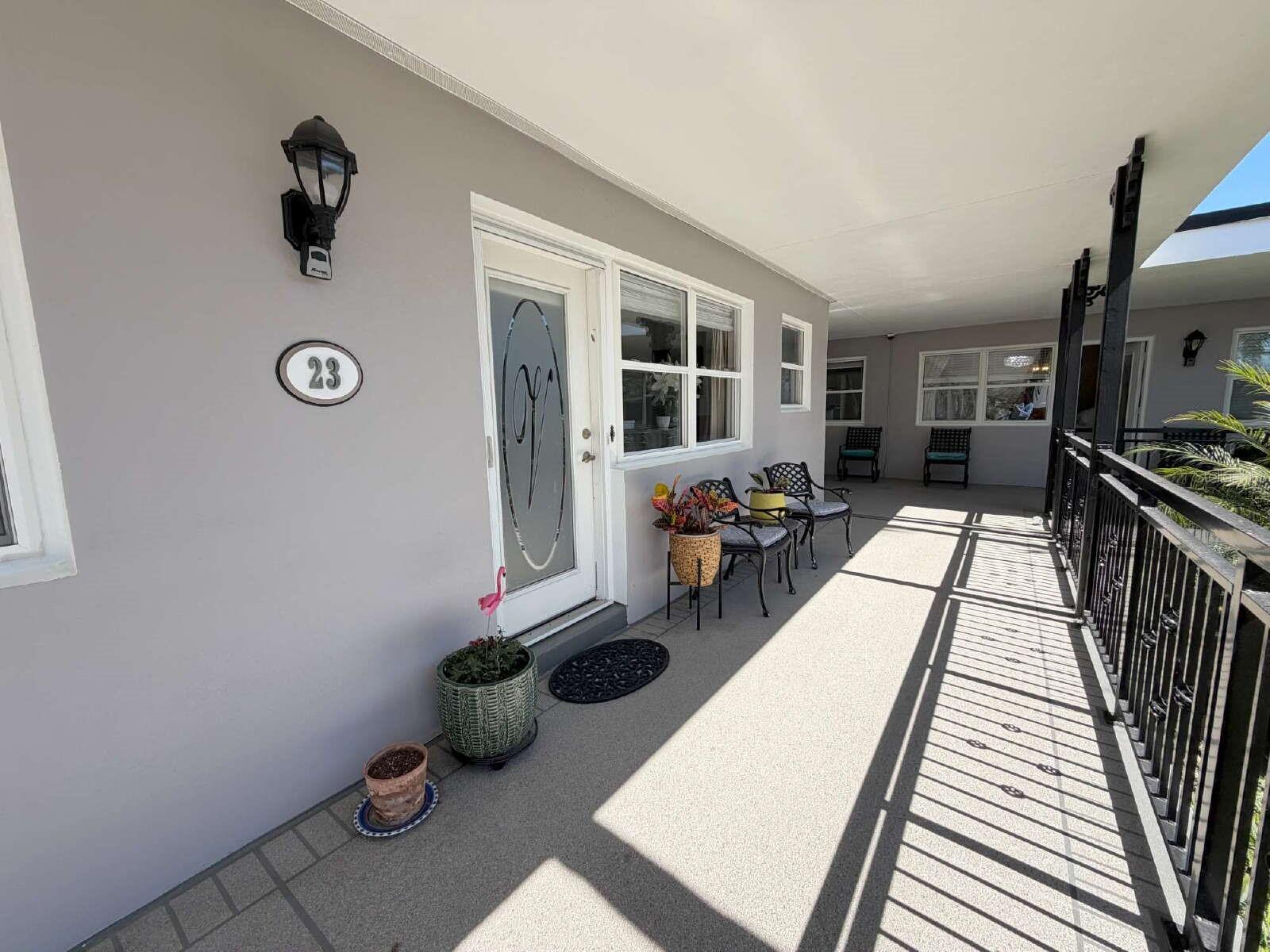 Image 3 of 20 For 1101 Victoria Drive 23