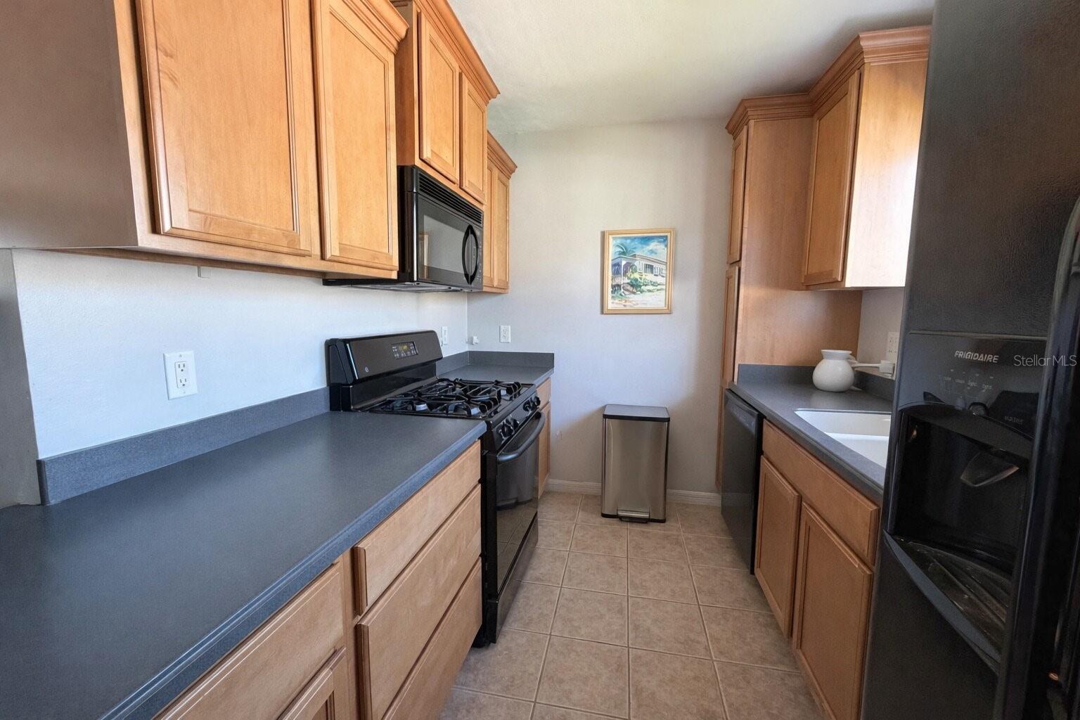 Image 6 of 20 For 1101 Victoria Drive 23