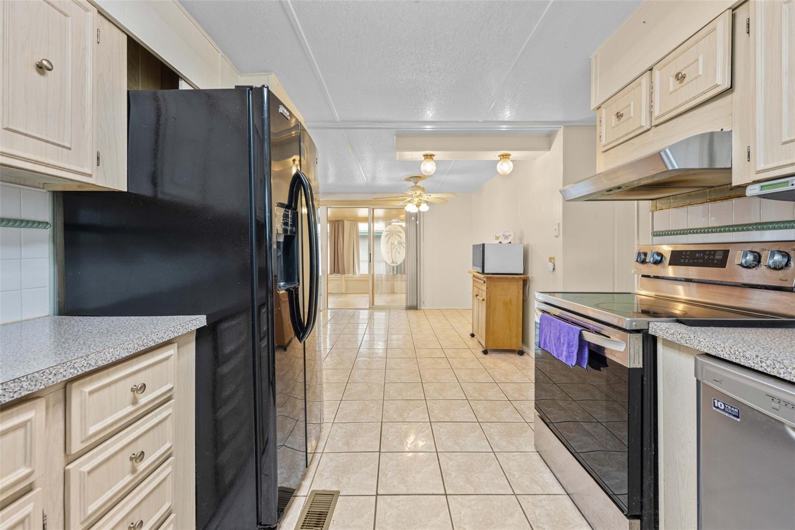 Listing photo id 10 for 12280 Fairway Avenue