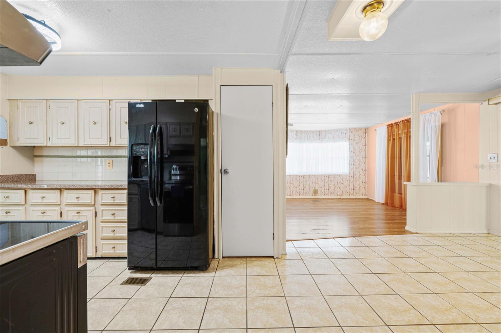 Listing photo id 13 for 12280 Fairway Avenue