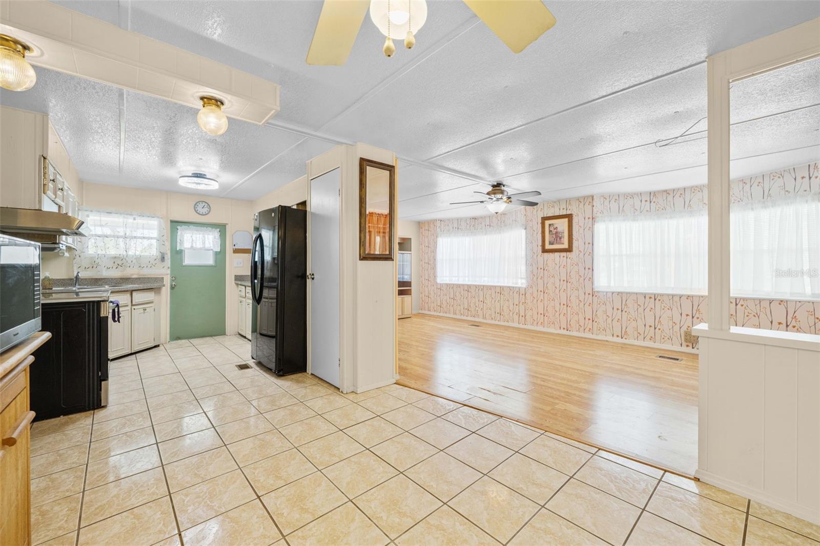 Listing photo id 18 for 12280 Fairway Avenue