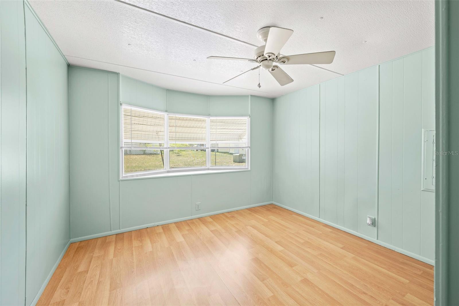 Listing photo id 32 for 12280 Fairway Avenue