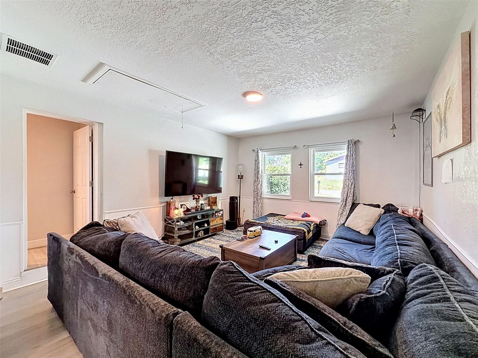 Image 11 of 52 For 13944 1st Street