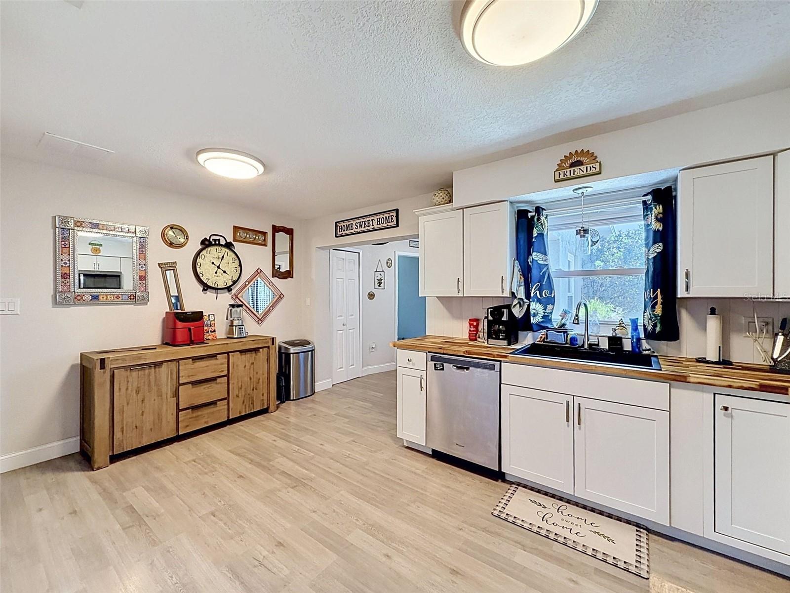 Image 14 of 52 For 13944 1st Street